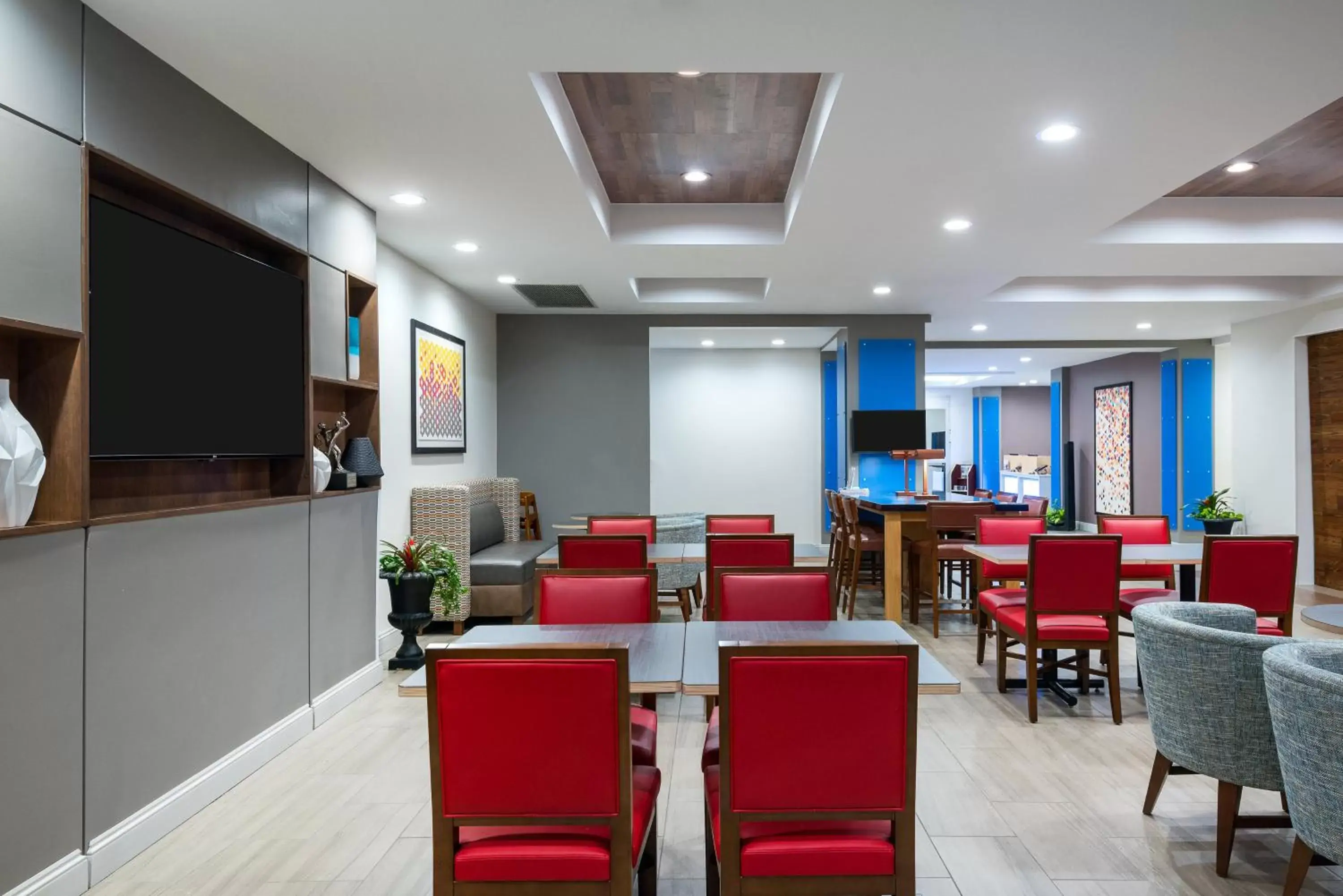 Property building in Holiday Inn Express & Suites Florence I-95 & I-20 Civic Ctr by IHG Property building in Holiday Inn Express & Suites Florence I-95 & I-20 Civic Ctr by IHG