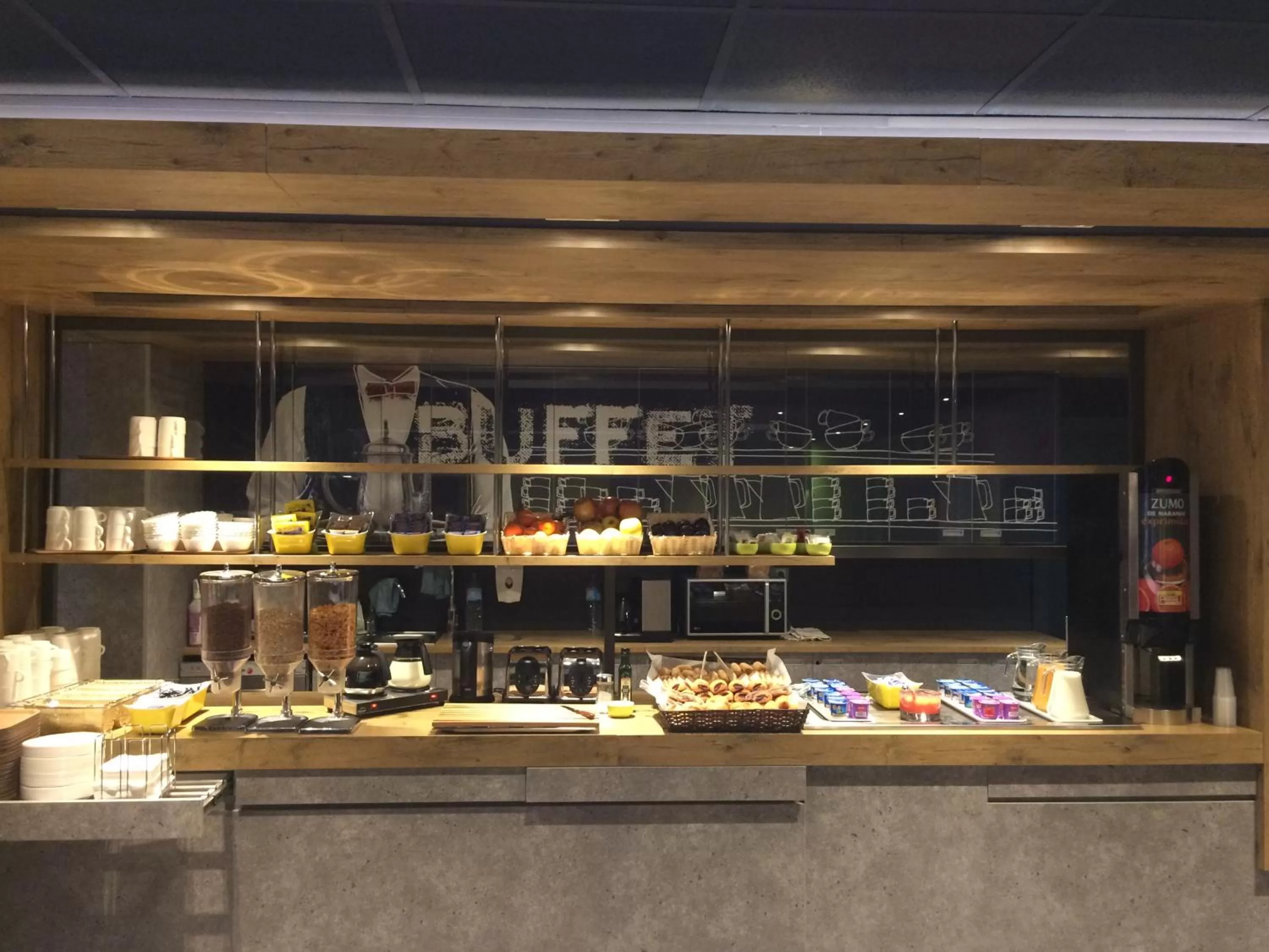 Food in Ibis Budget Valencia Aeropuerto