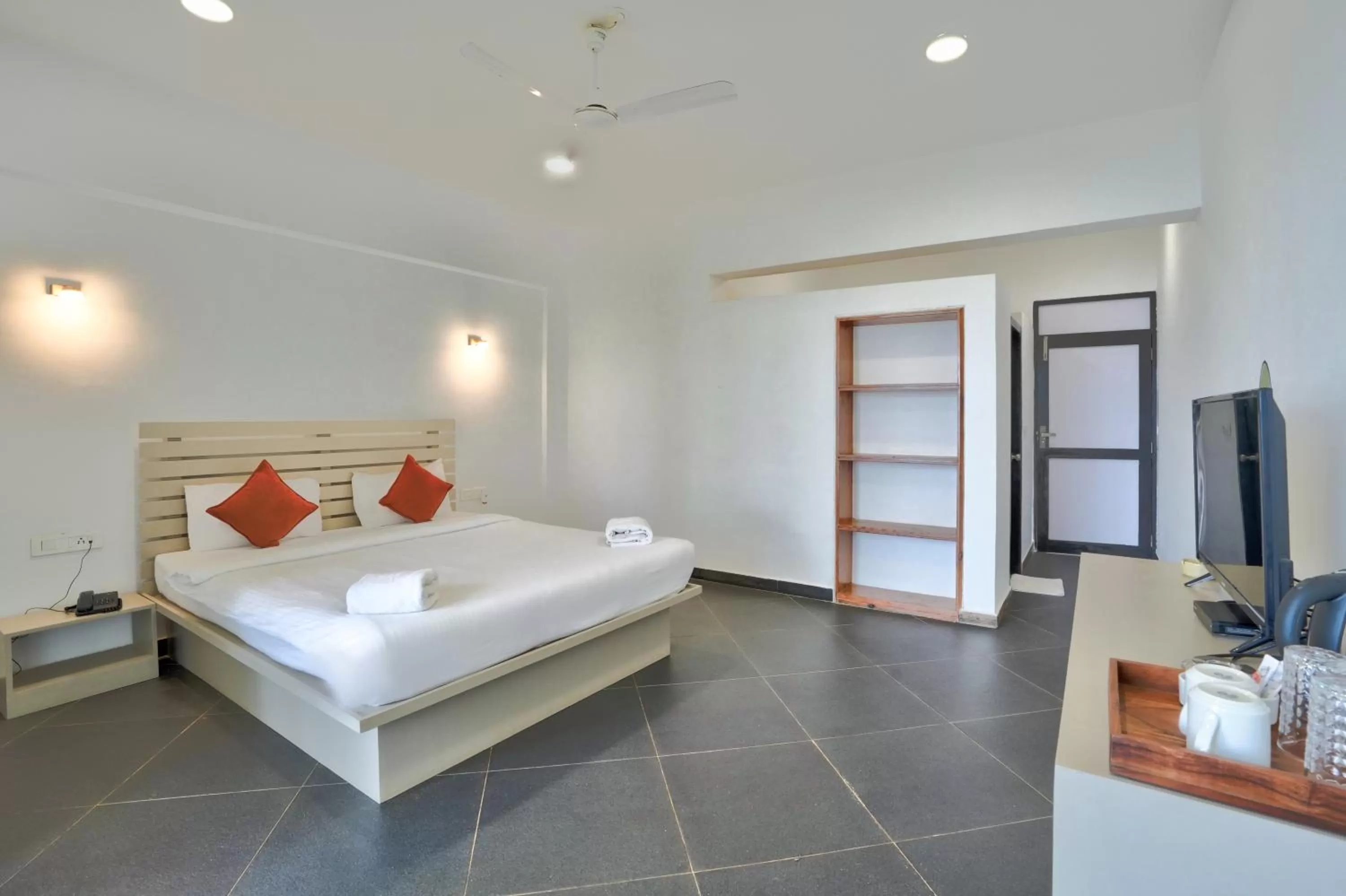 Photo of the whole room, Bed in Blu Missel By The River