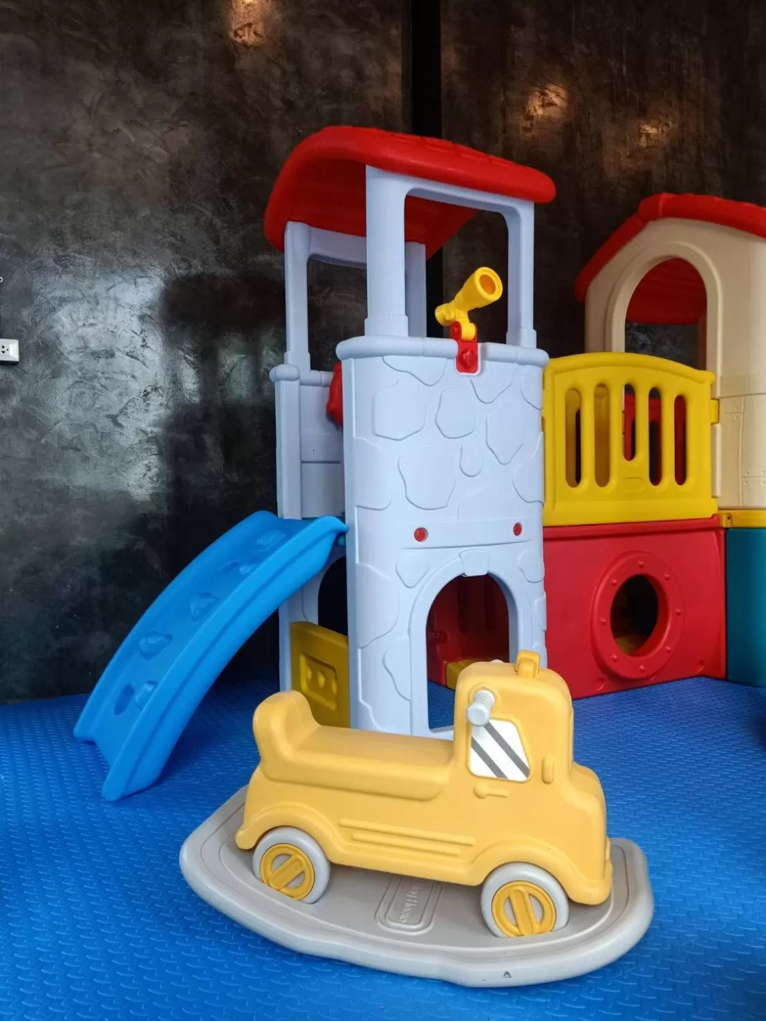 Children play ground in Ps Sriphu Hotel