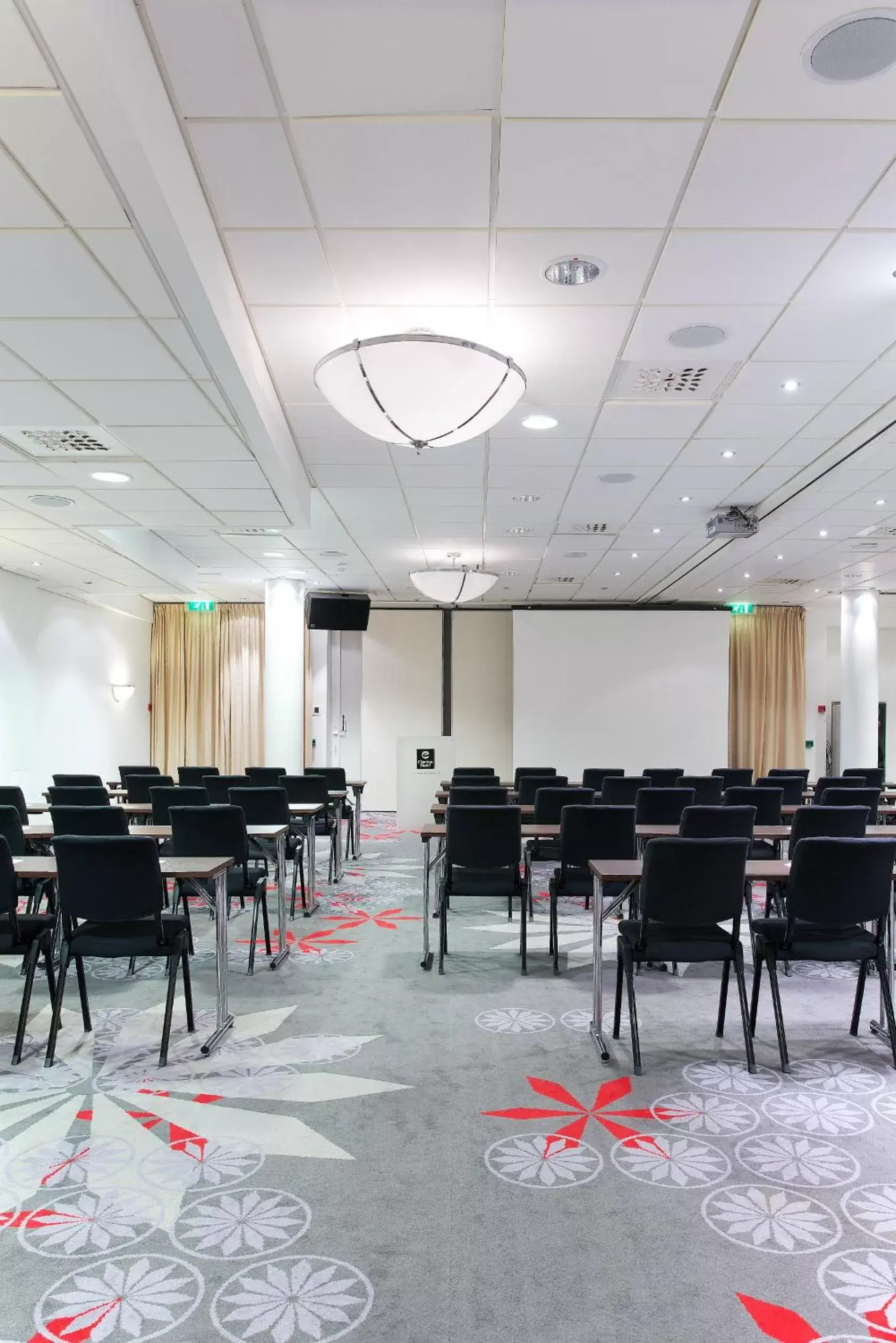 Meeting/conference room, Restaurant/Places to Eat in Clarion Collection Hotel Aurora