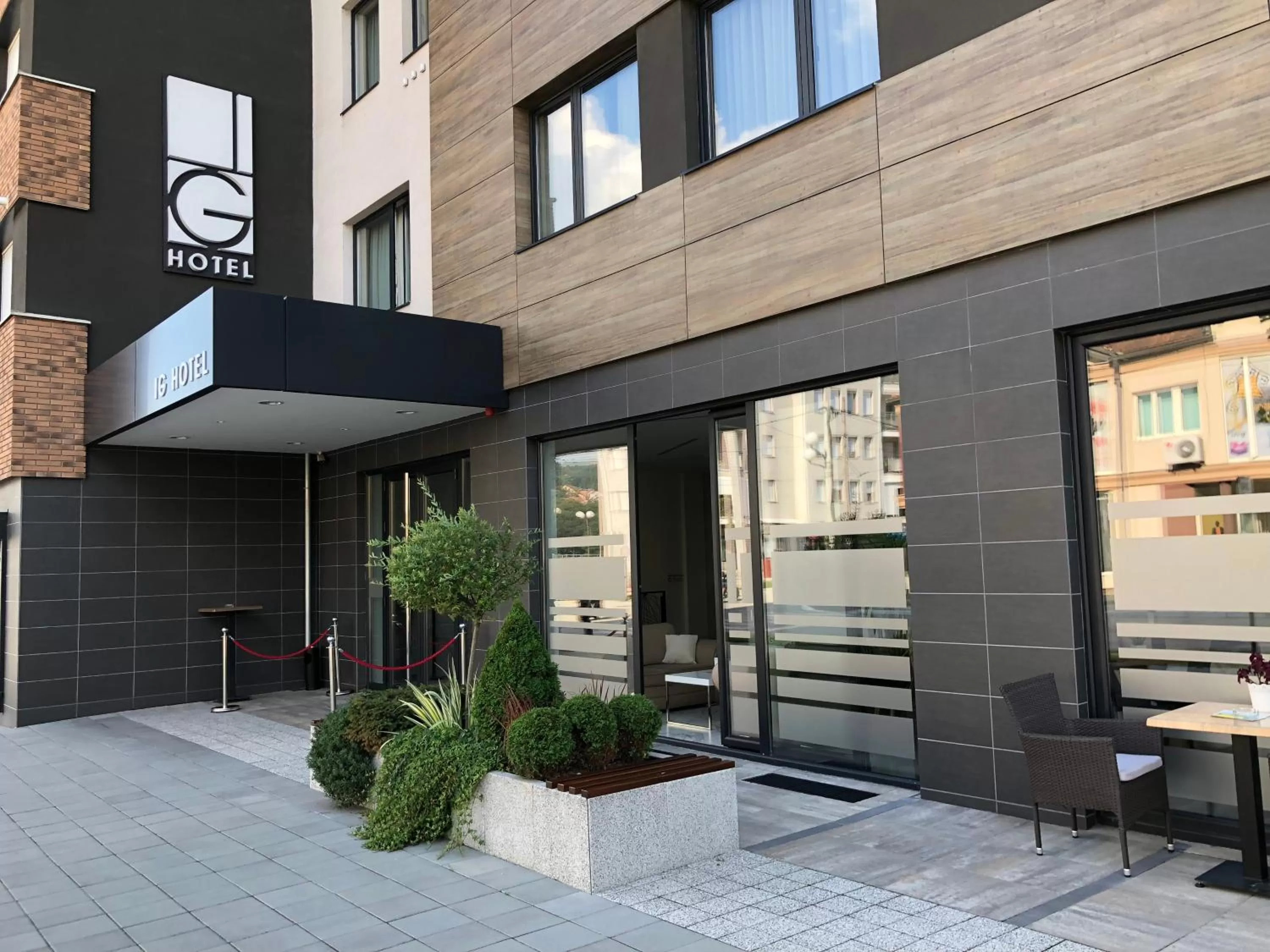 Facade/entrance in IG Hotel