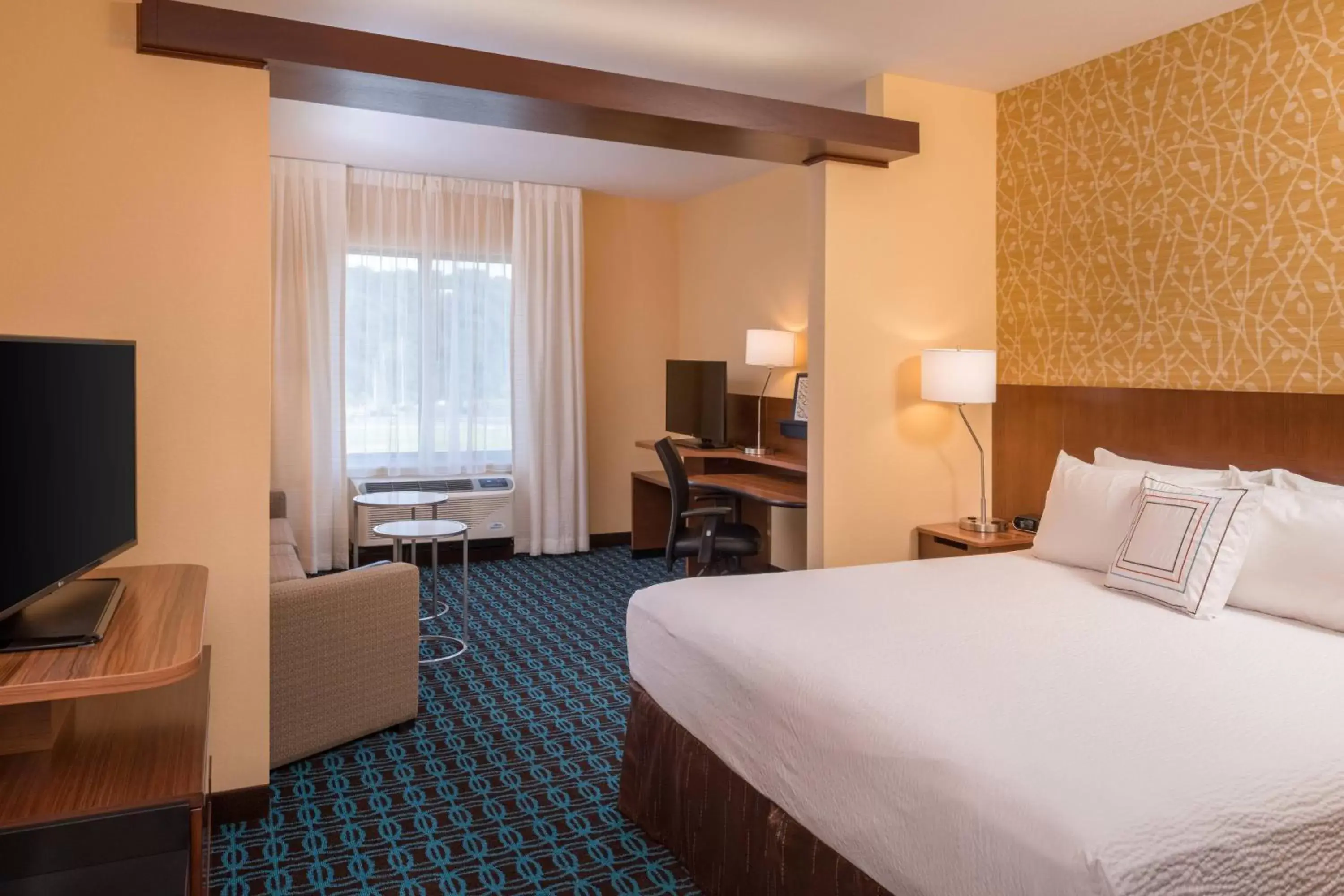 Photo of the whole room, Bed in Fairfield By Marriott Huntington