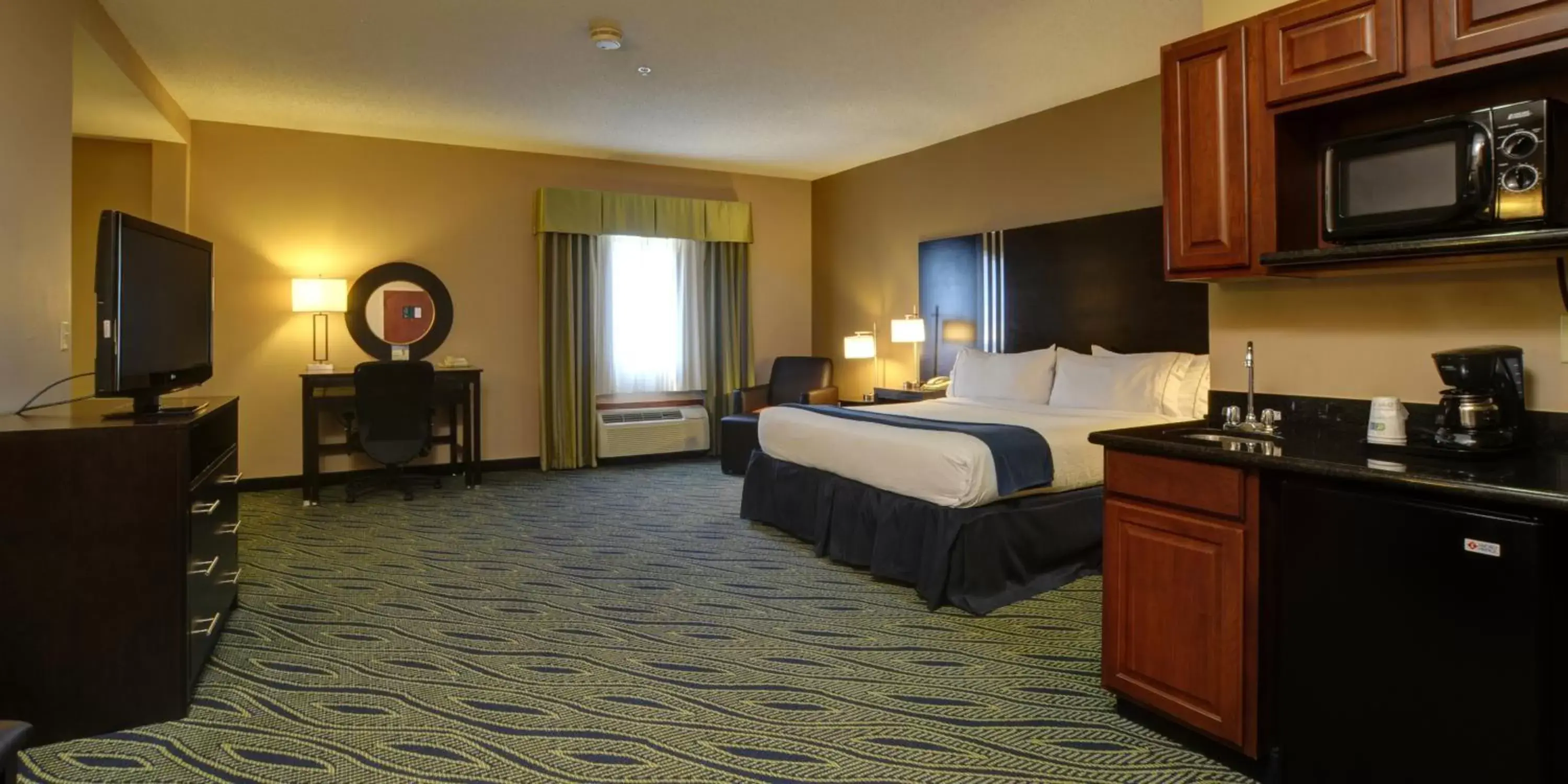 Day in Holiday Inn Express & Suites Midwest City, an IHG Hotel