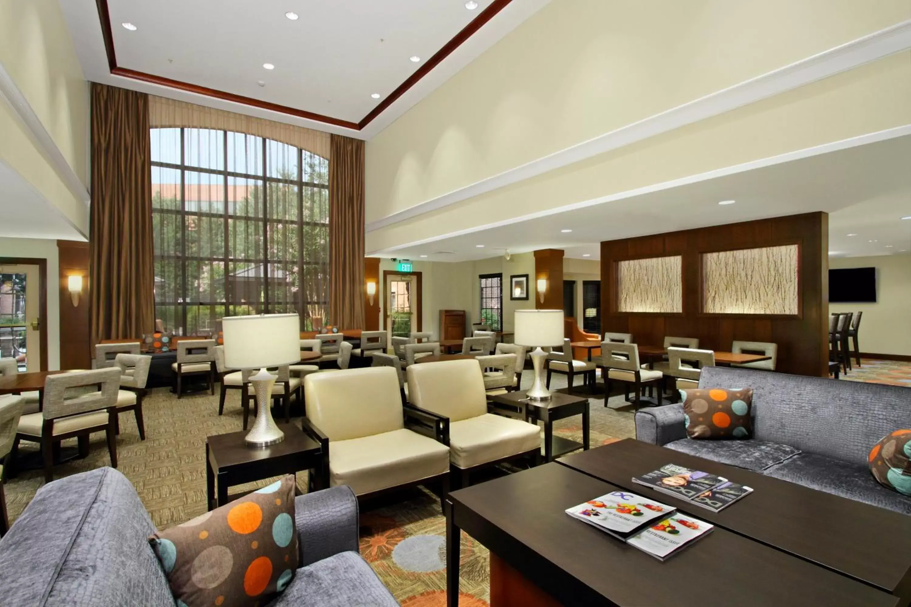 Restaurant/places to eat, Lounge/Bar in Staybridge Suites Tysons - McLean, an IHG Hotel