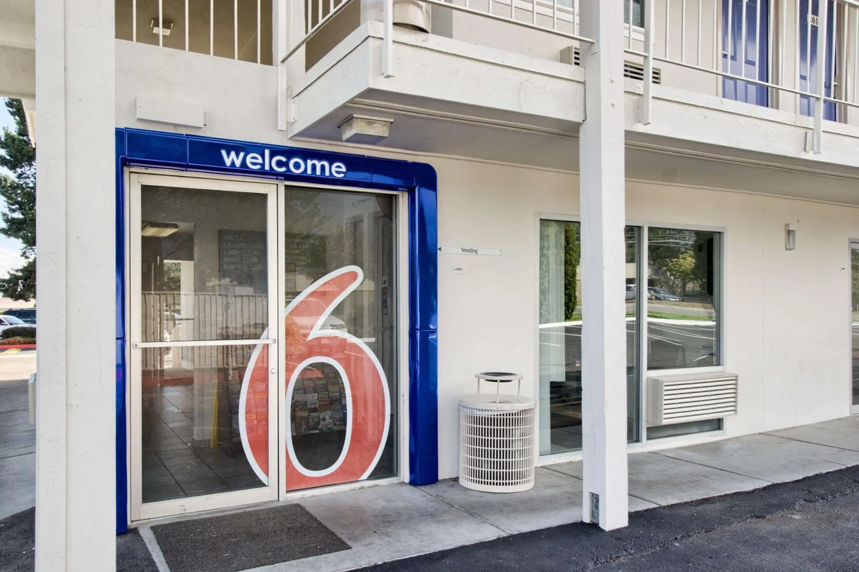 Property building in Motel 6-Everett, WA - North Property building in Motel 6-Everett, WA - North
