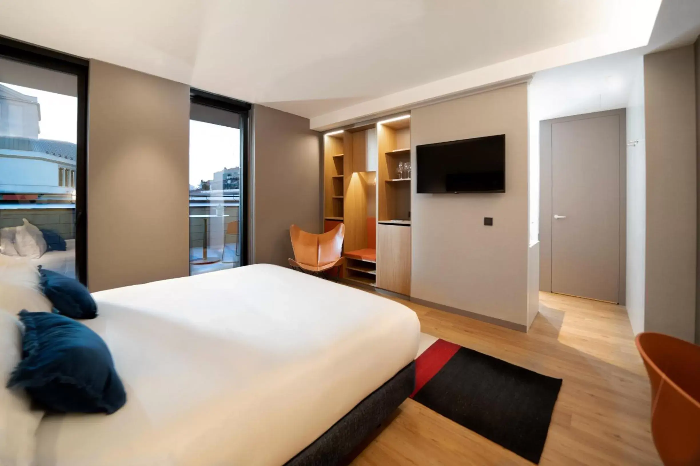 Photo of the whole room, Bed in Ocean Drive Madrid Photo of the whole room, Bed in Ocean Drive Madrid