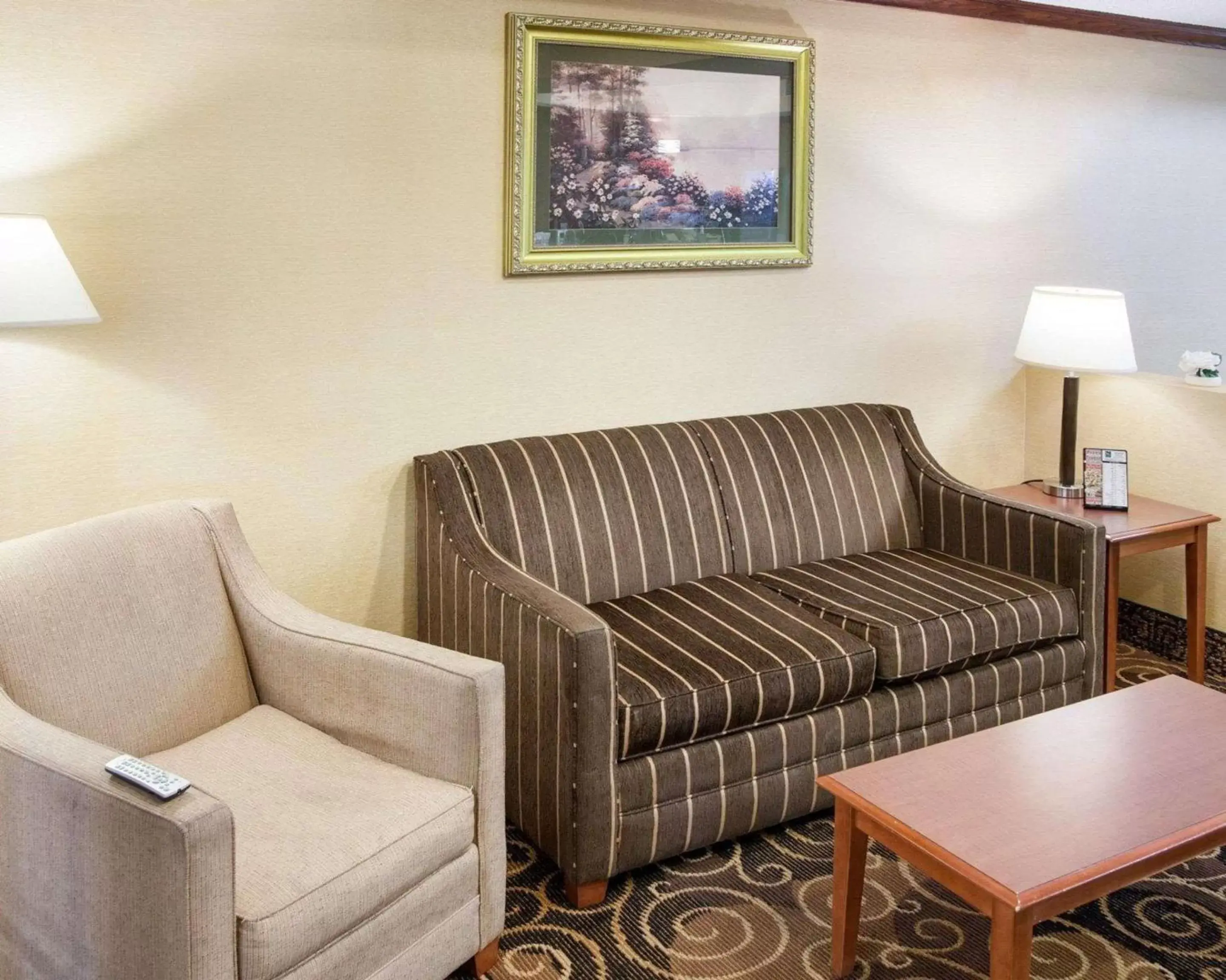 Lobby or reception, Seating Area in Quality Inn & Suites Niles