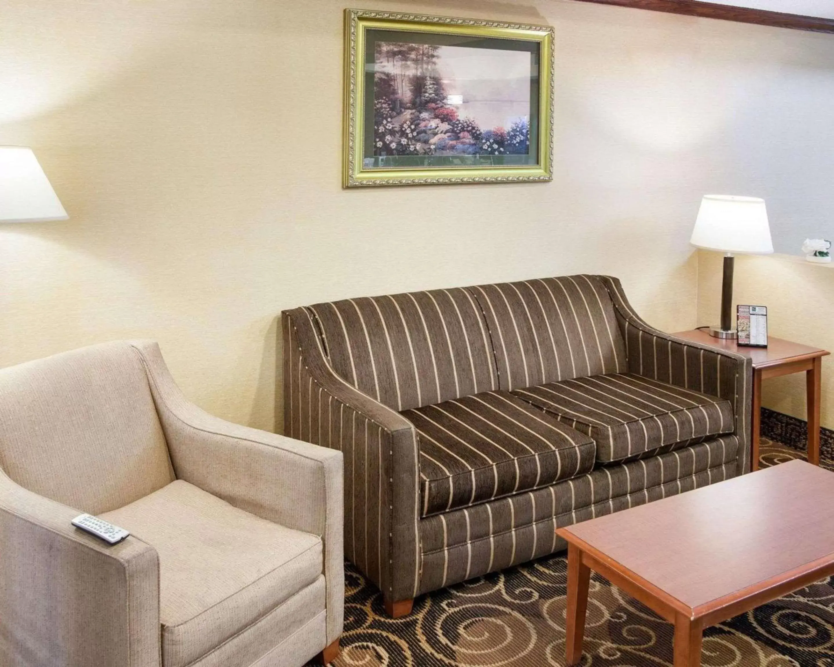 Lobby or reception in Quality Inn & Suites Niles Lobby or reception in Quality Inn & Suites Niles