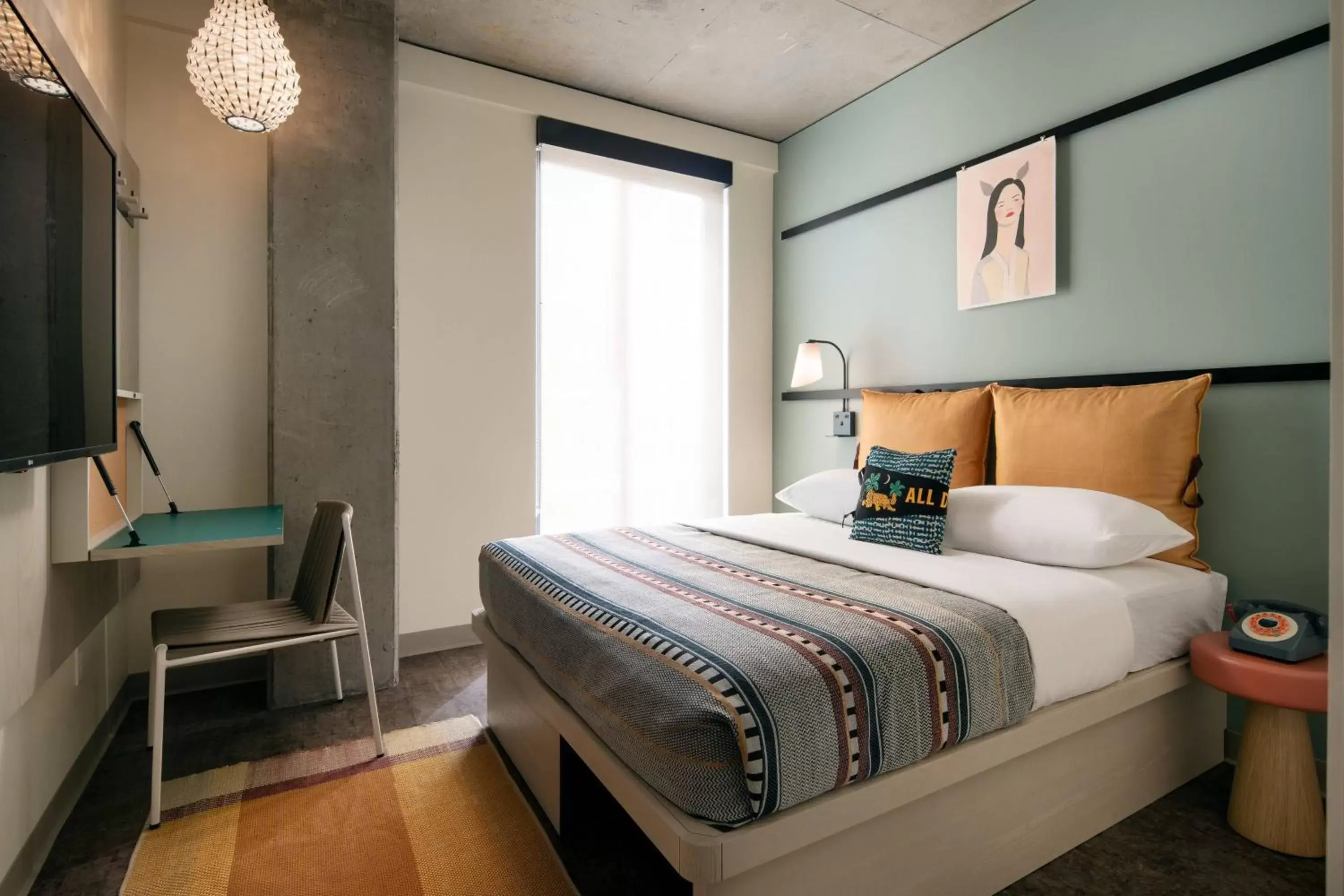 Standard Guest room with 1 Queen in Moxy Portland Downtown Standard Guest room with 1 Queen in Moxy Portland Downtown