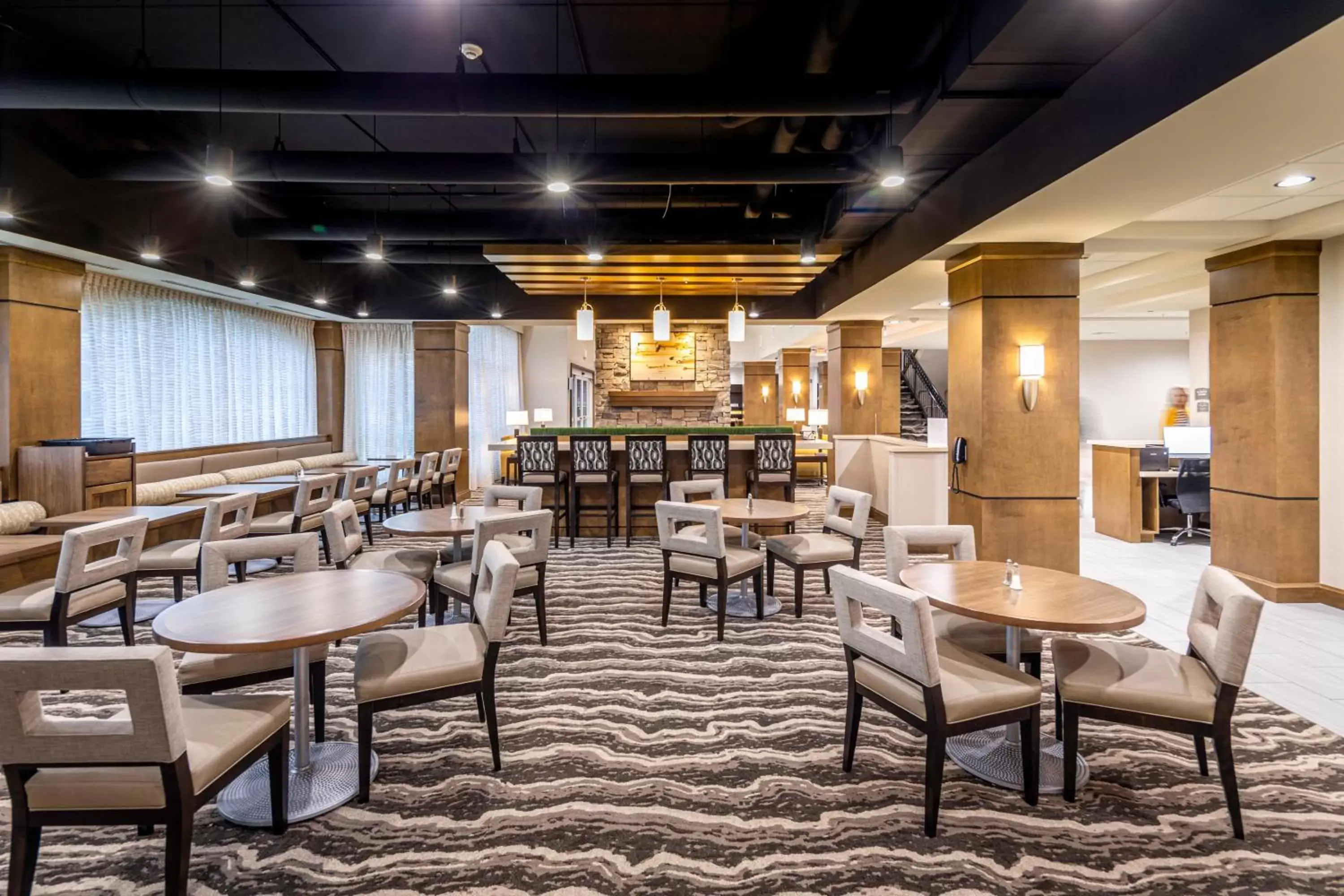Restaurant/places to eat, Lounge/Bar in Staybridge Suites Montgomery - Downtown, an IHG Hotel