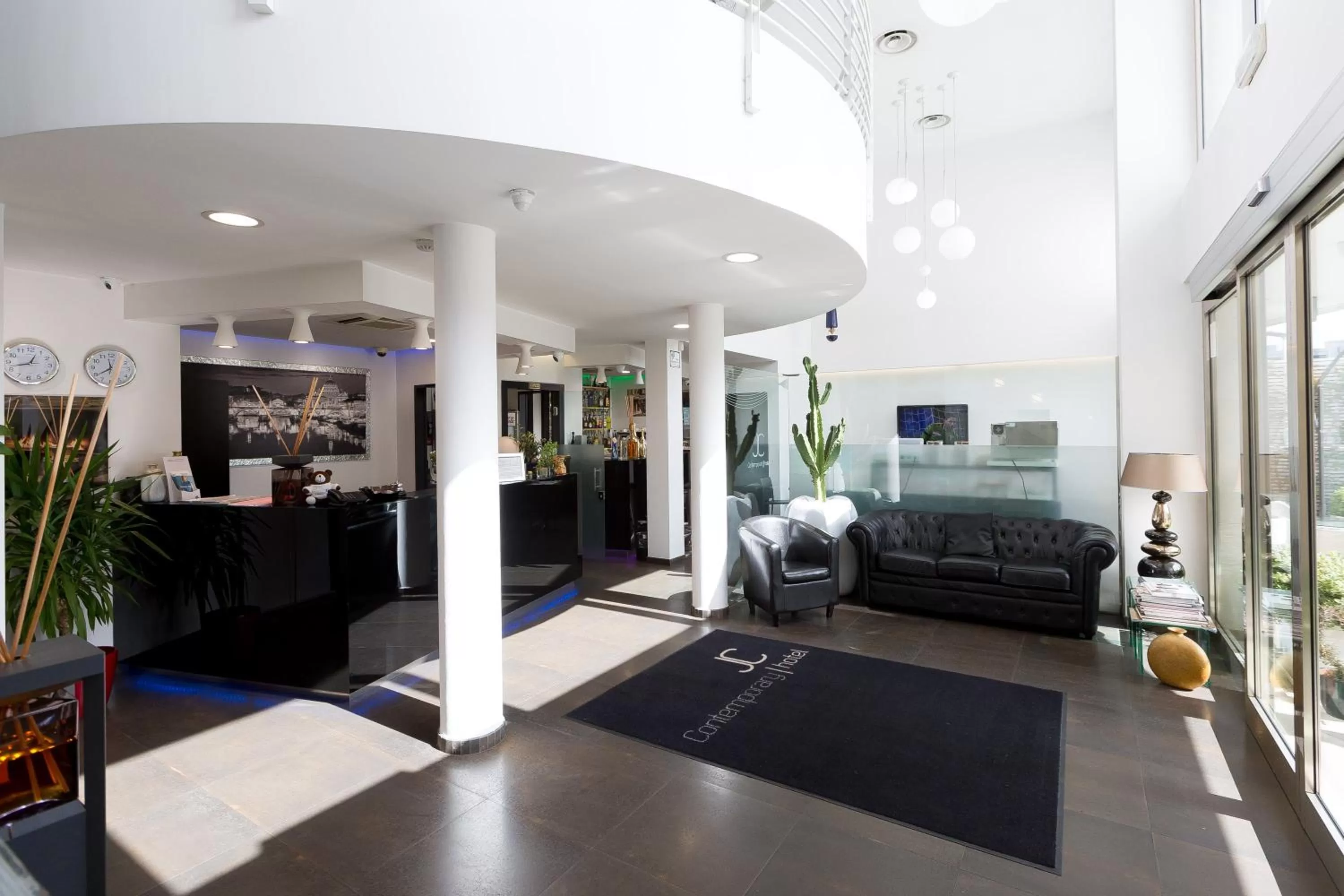 Communal lounge/ TV room in JC Hotel