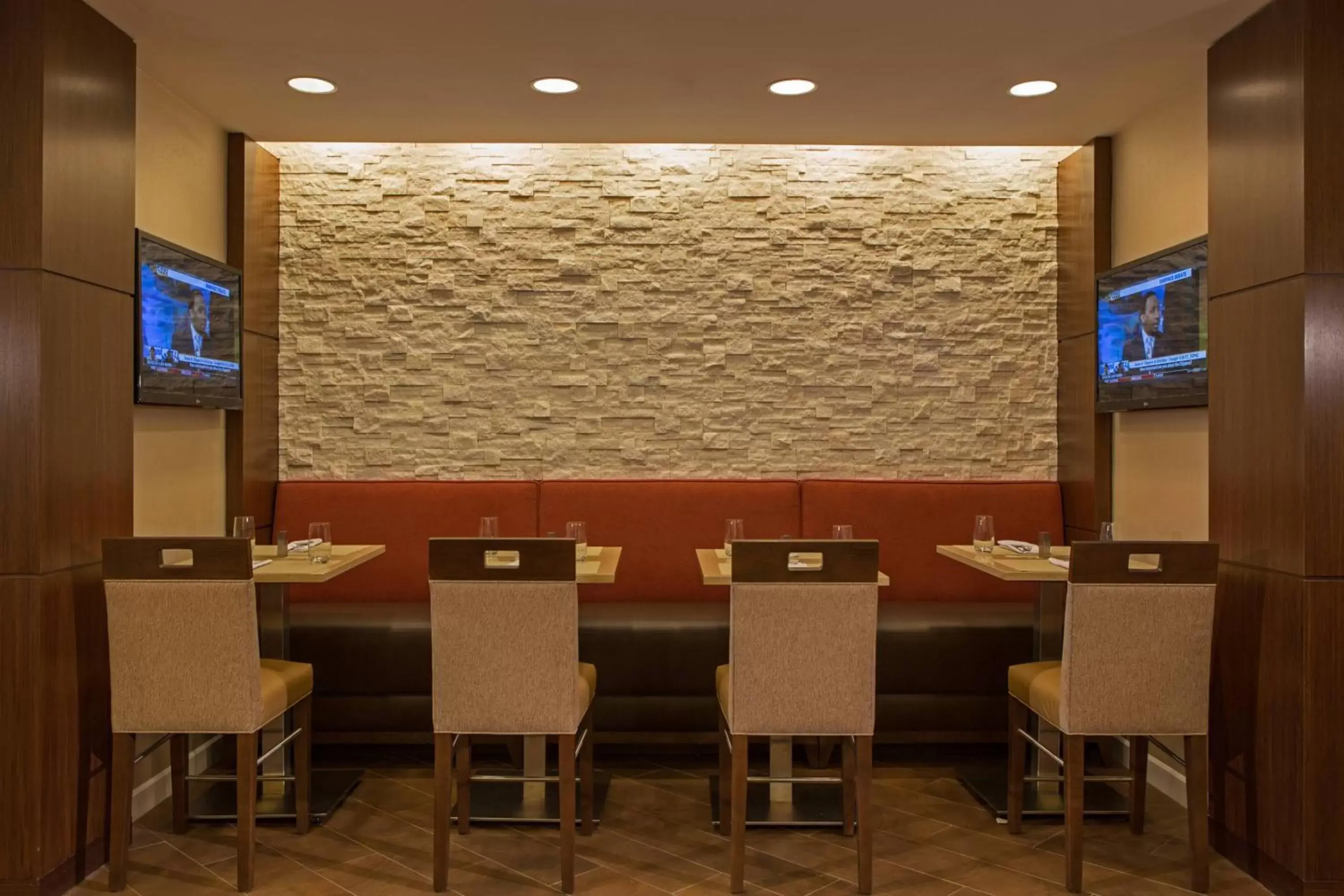 Restaurant/places to eat in Gaithersburg Marriott Washingtonian Center