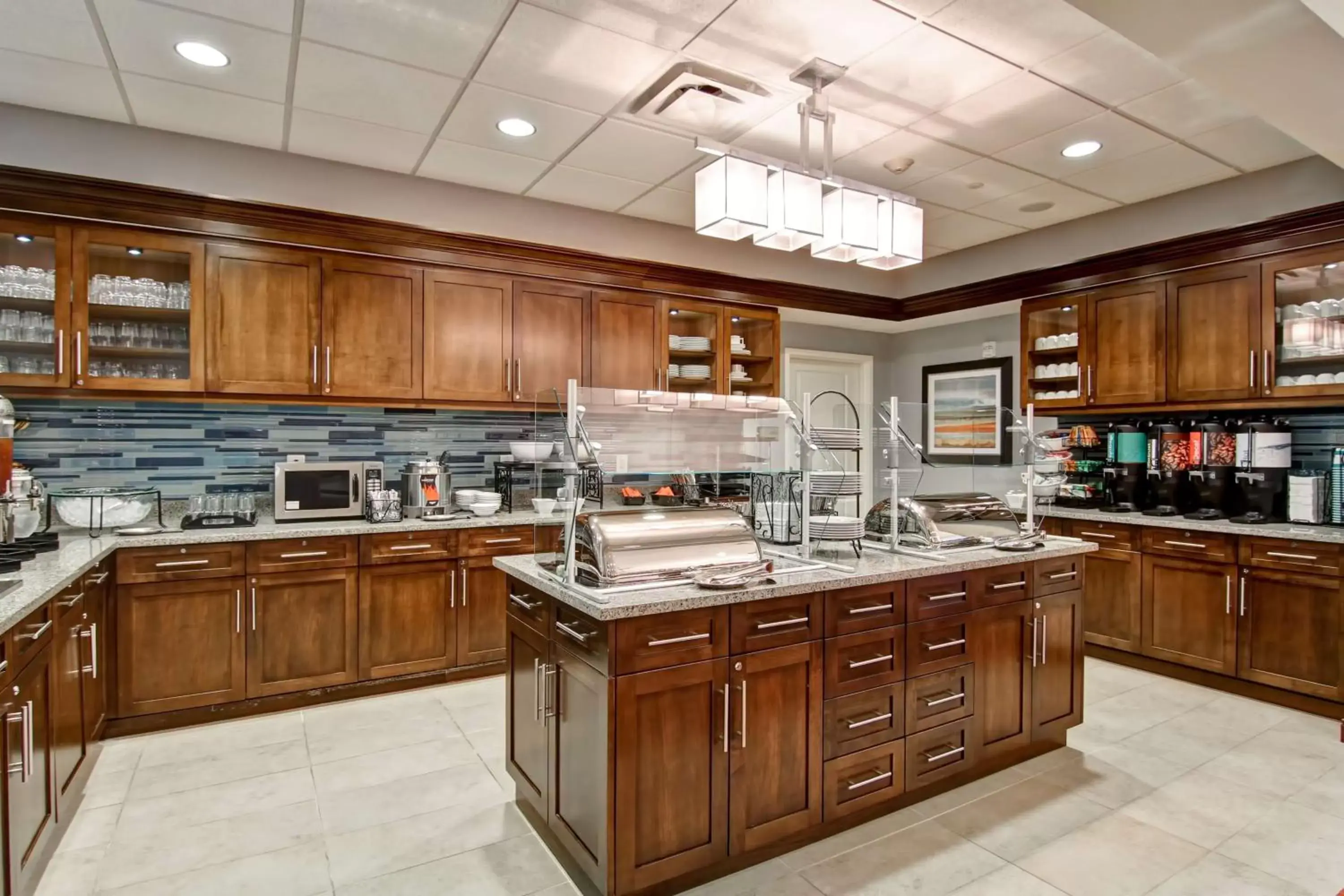 Dining area, Kitchen/Kitchenette in Homewood Suites by Hilton Woodbridge