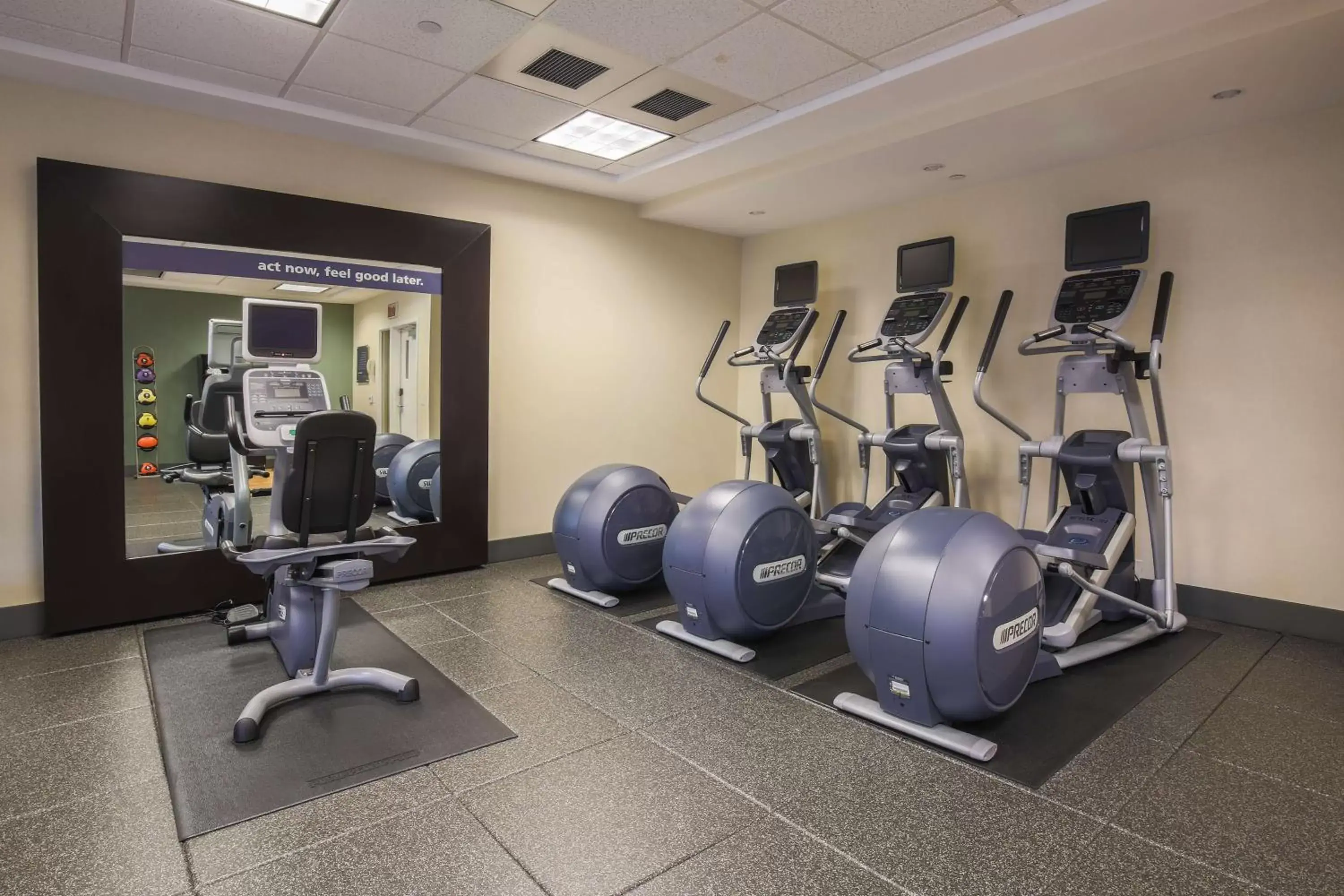 Fitness centre/facilities in Hampton Inn & Suites Camarillo Fitness centre/facilities in Hampton Inn & Suites Camarillo