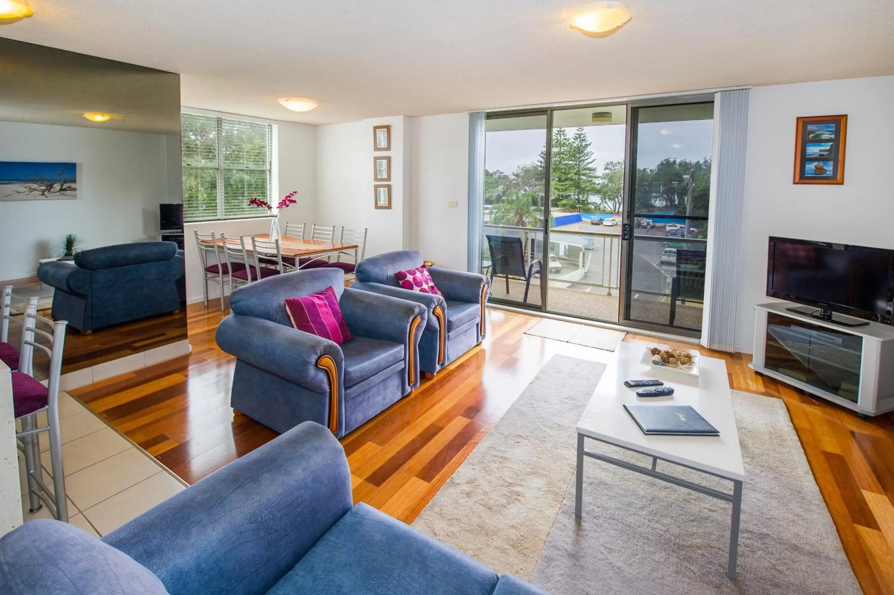 Living room, Seating Area in Tradewinds Apartments