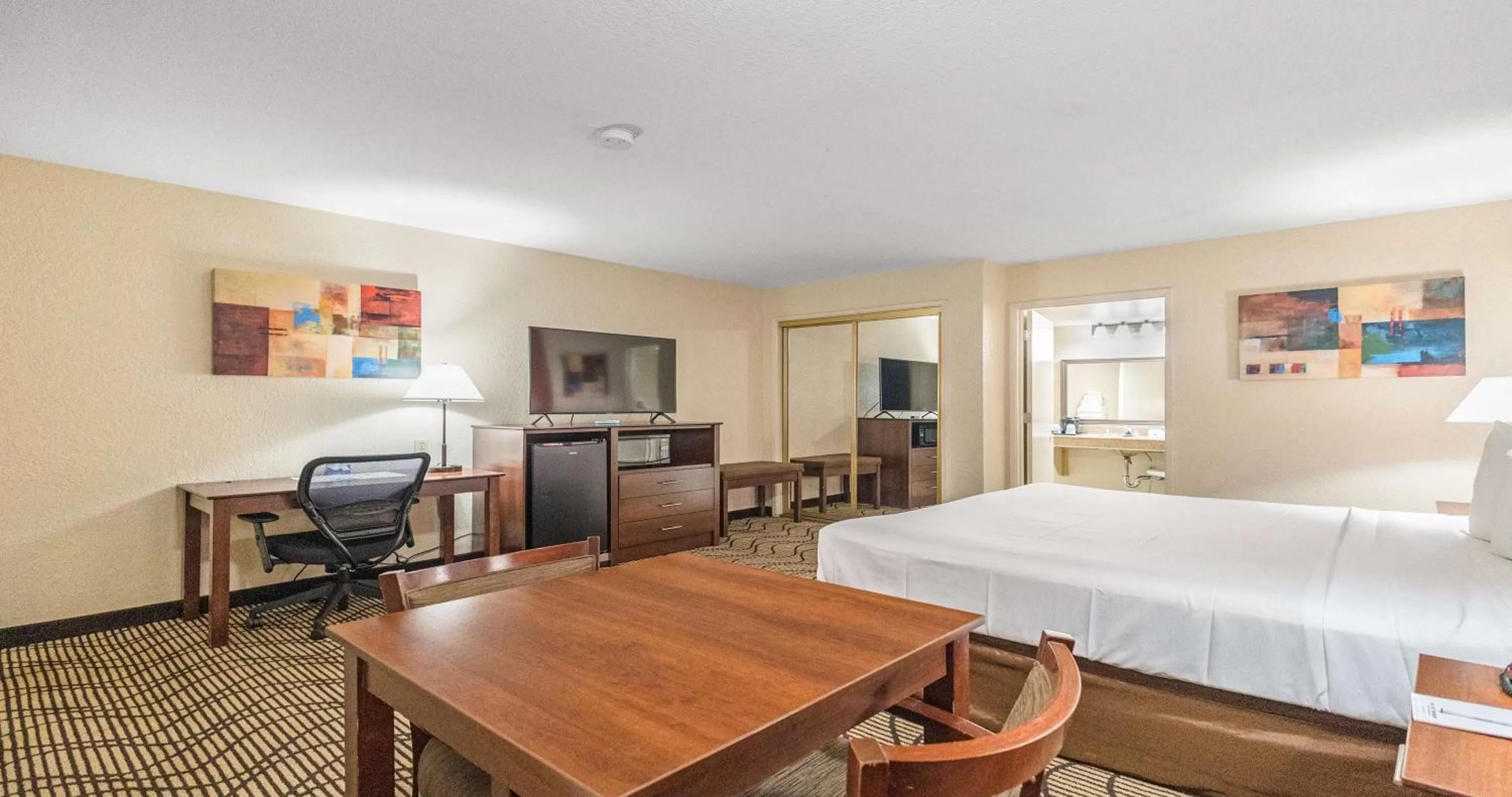 Bedroom, Bed in Best Western Roseville Inn