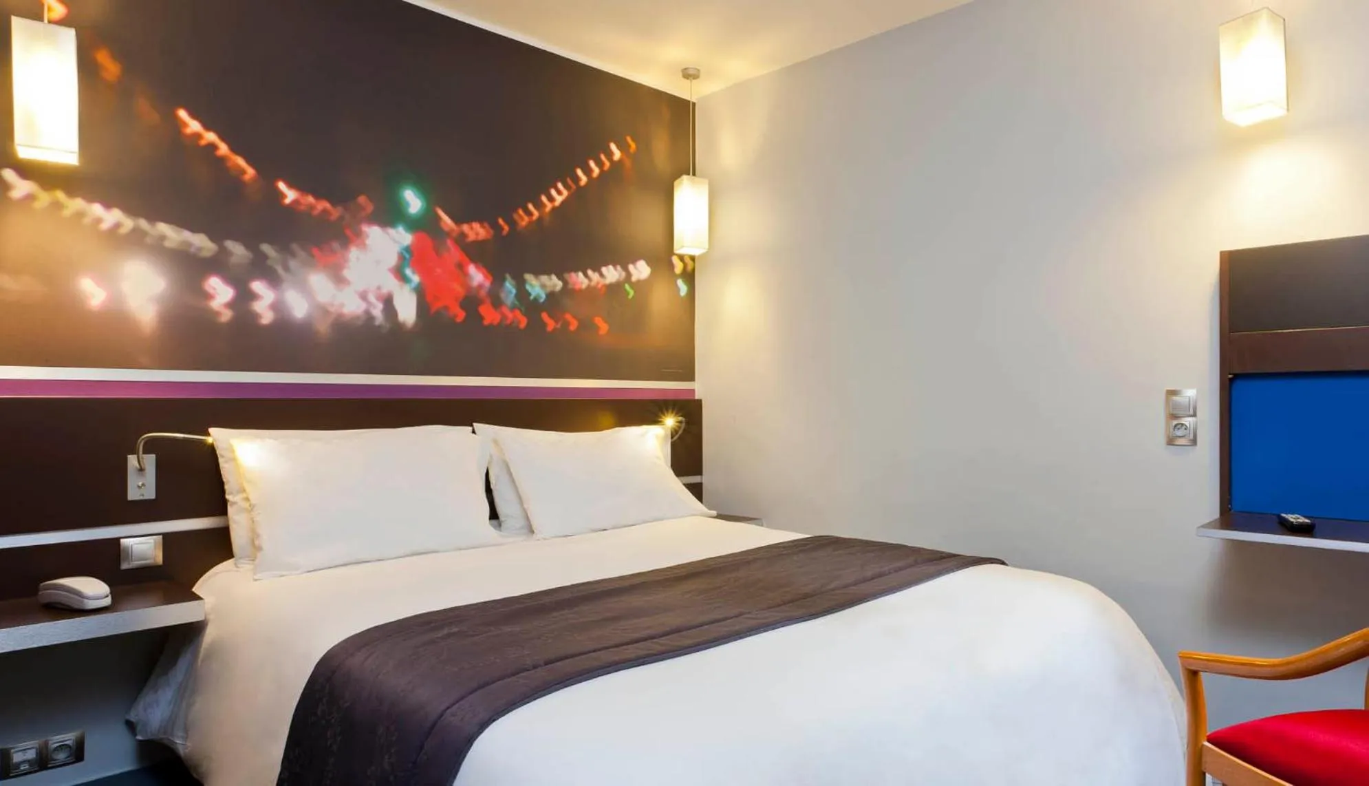 Photo of the whole room, Bed in Hôtel Lumières Montmartre Paris