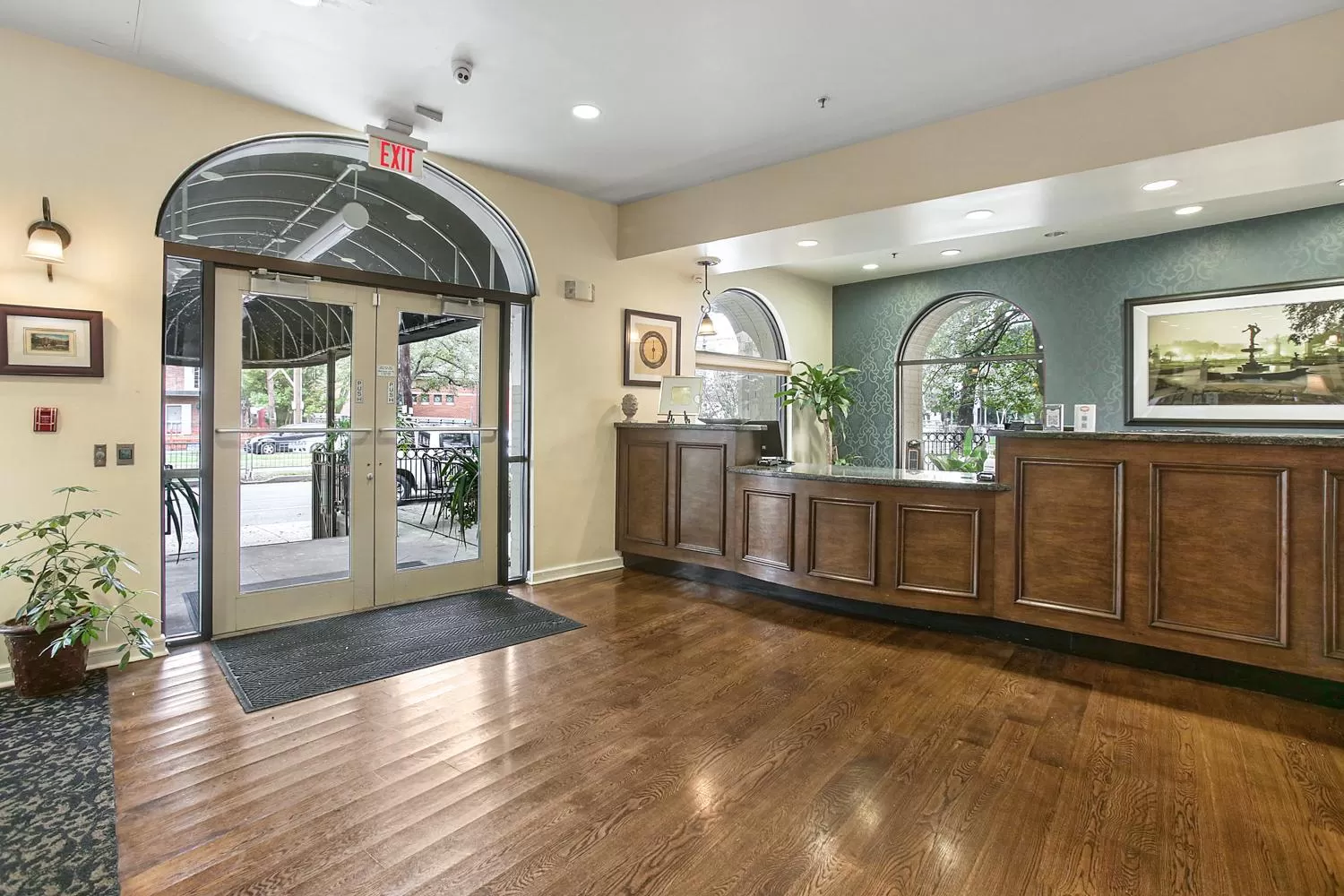 Property building in St Charles Inn, Superior Hotel