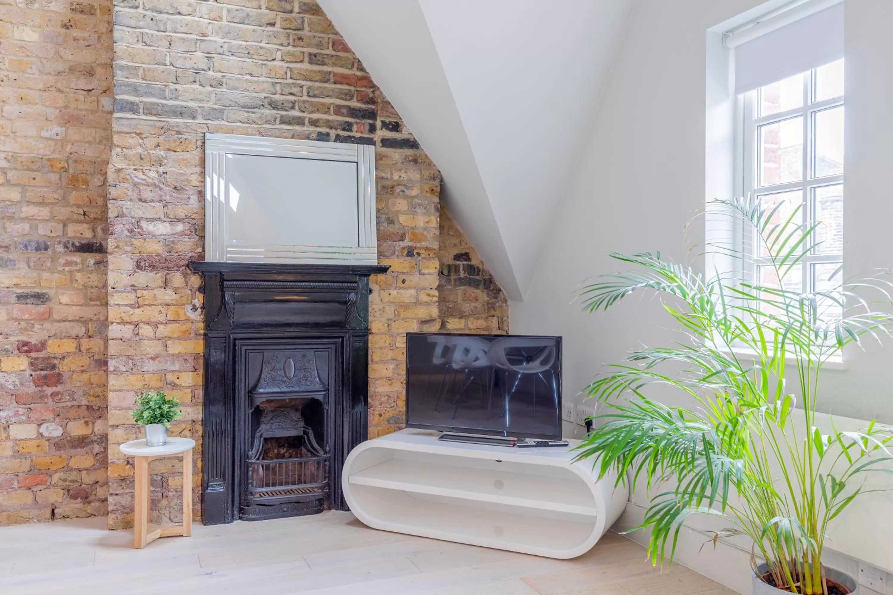 Communal lounge/ TV room, TV/Entertainment Center in Holborn Apartments