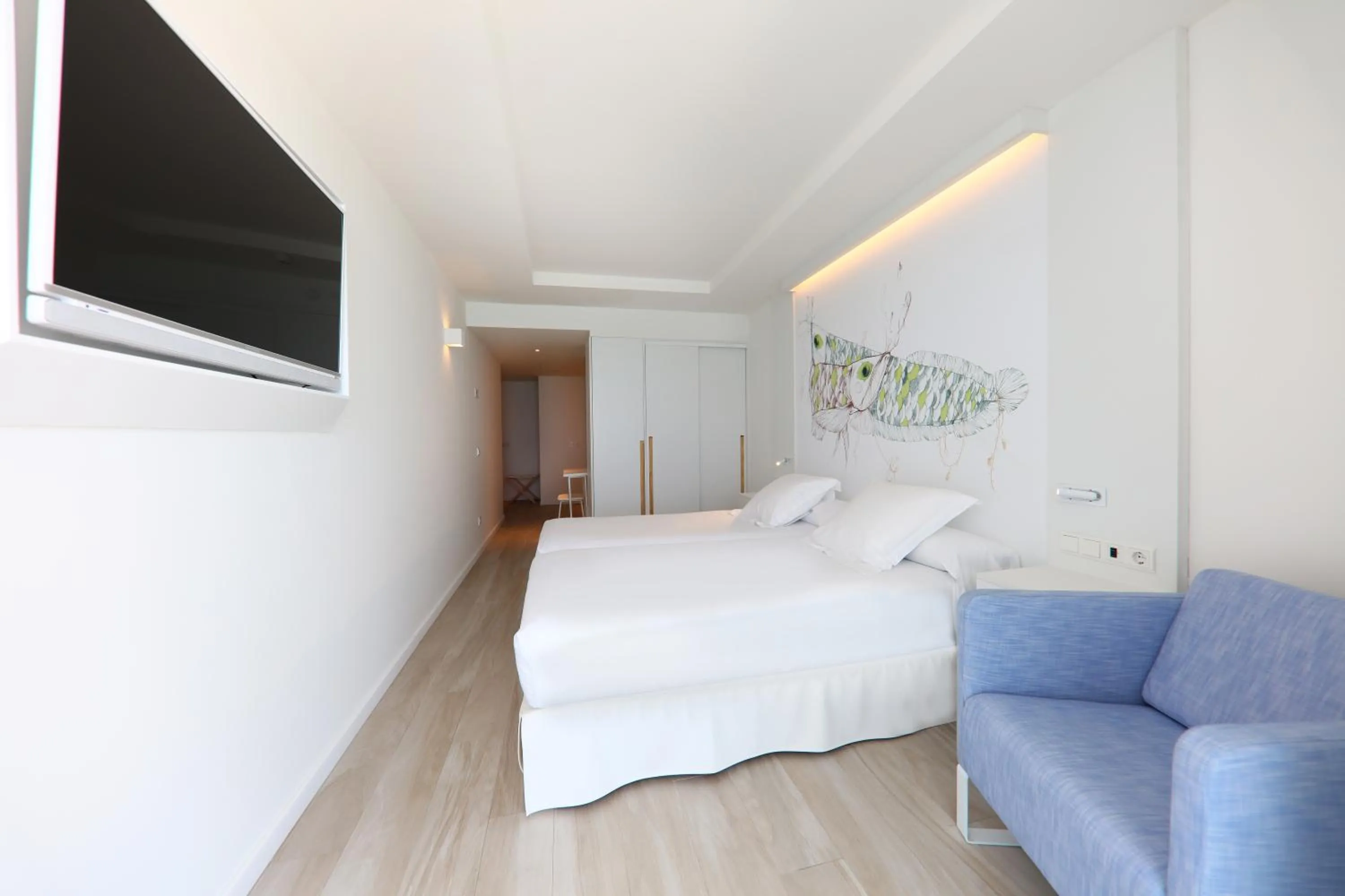 Bedroom, Bed in Iberostar Waves Bahía de Palma - Adults Only