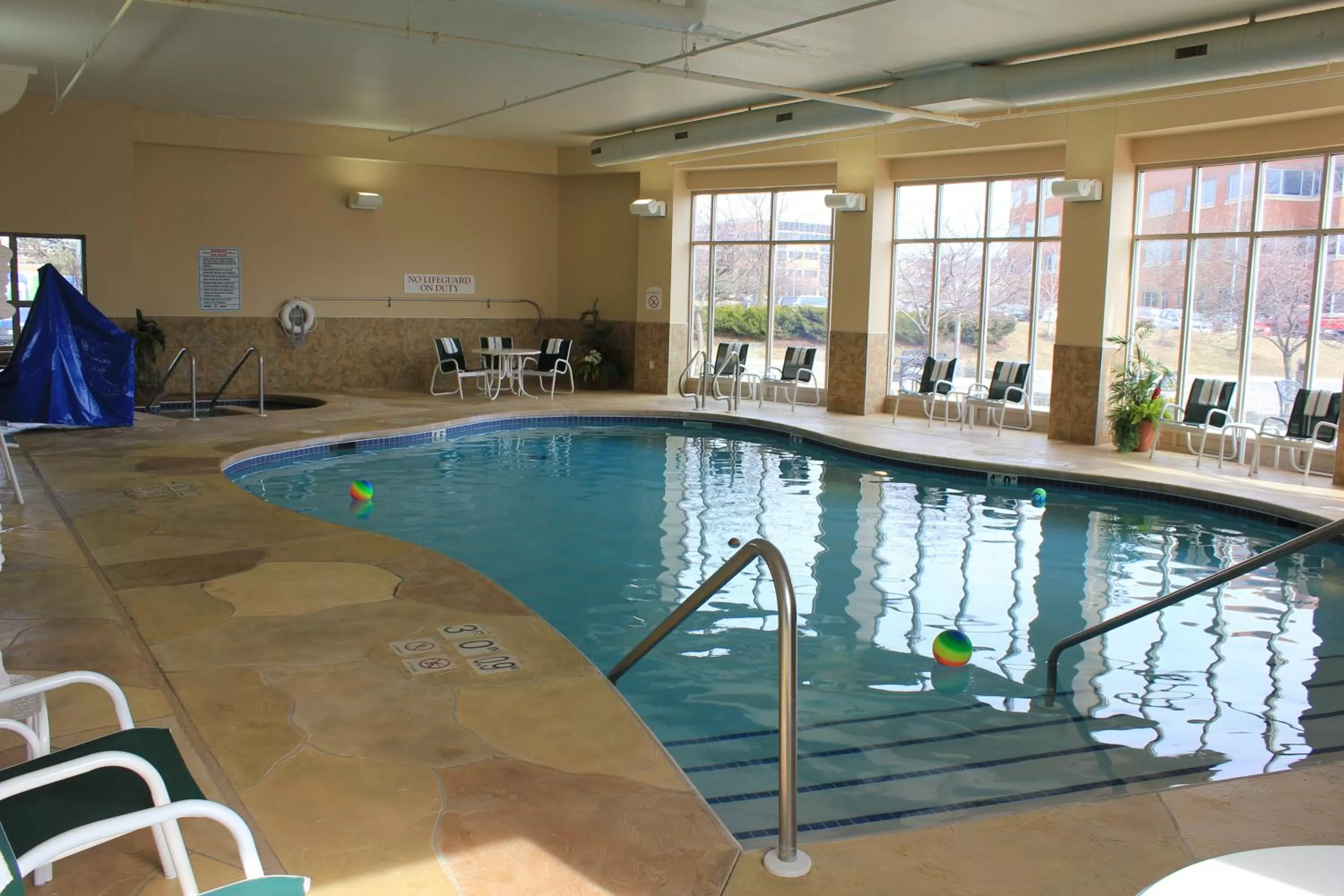 Swimming pool in Holiday Inn Madison at The American Center by IHG