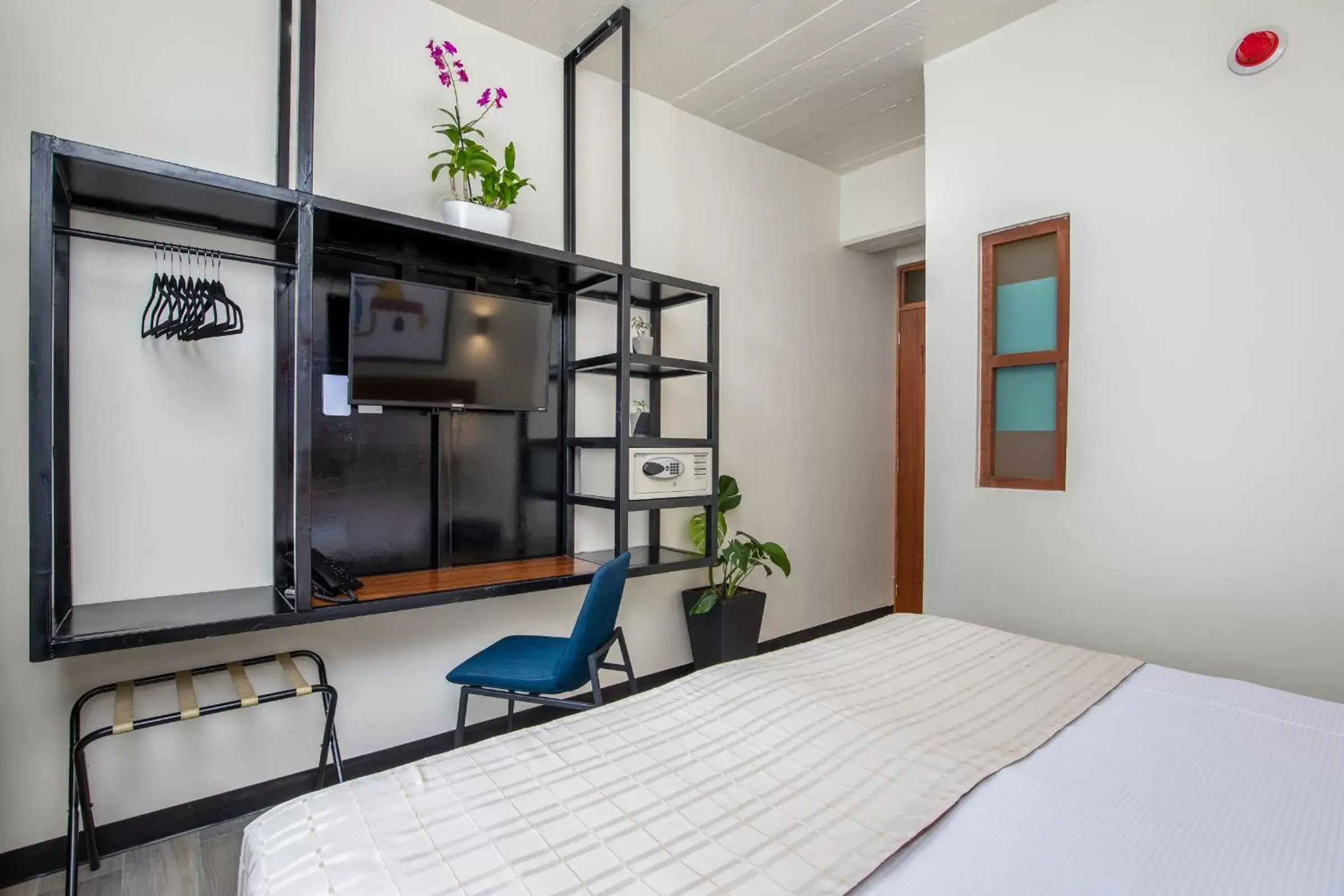Guests, Bed in Joint Coworking Hotel