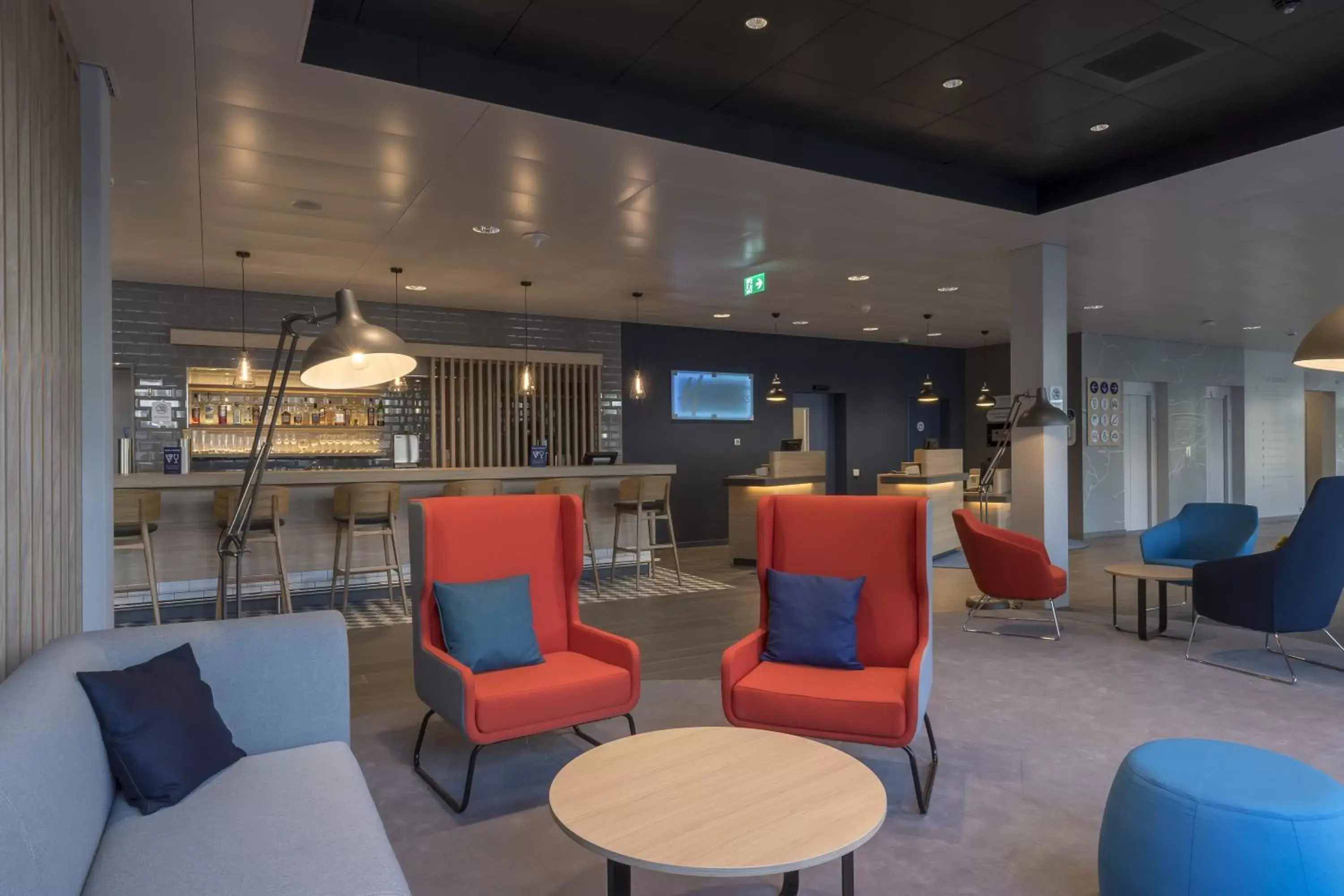 Lounge or bar in Holiday Inn Express - Luzern - Kriens, an IHG Hotel