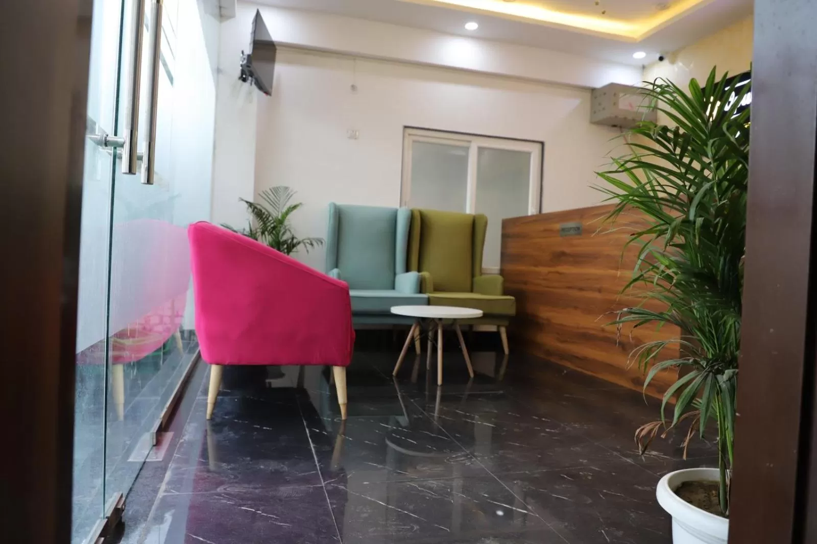 Lobby or reception, Dining Area in Opulent Inn by Lime Tree Hotels