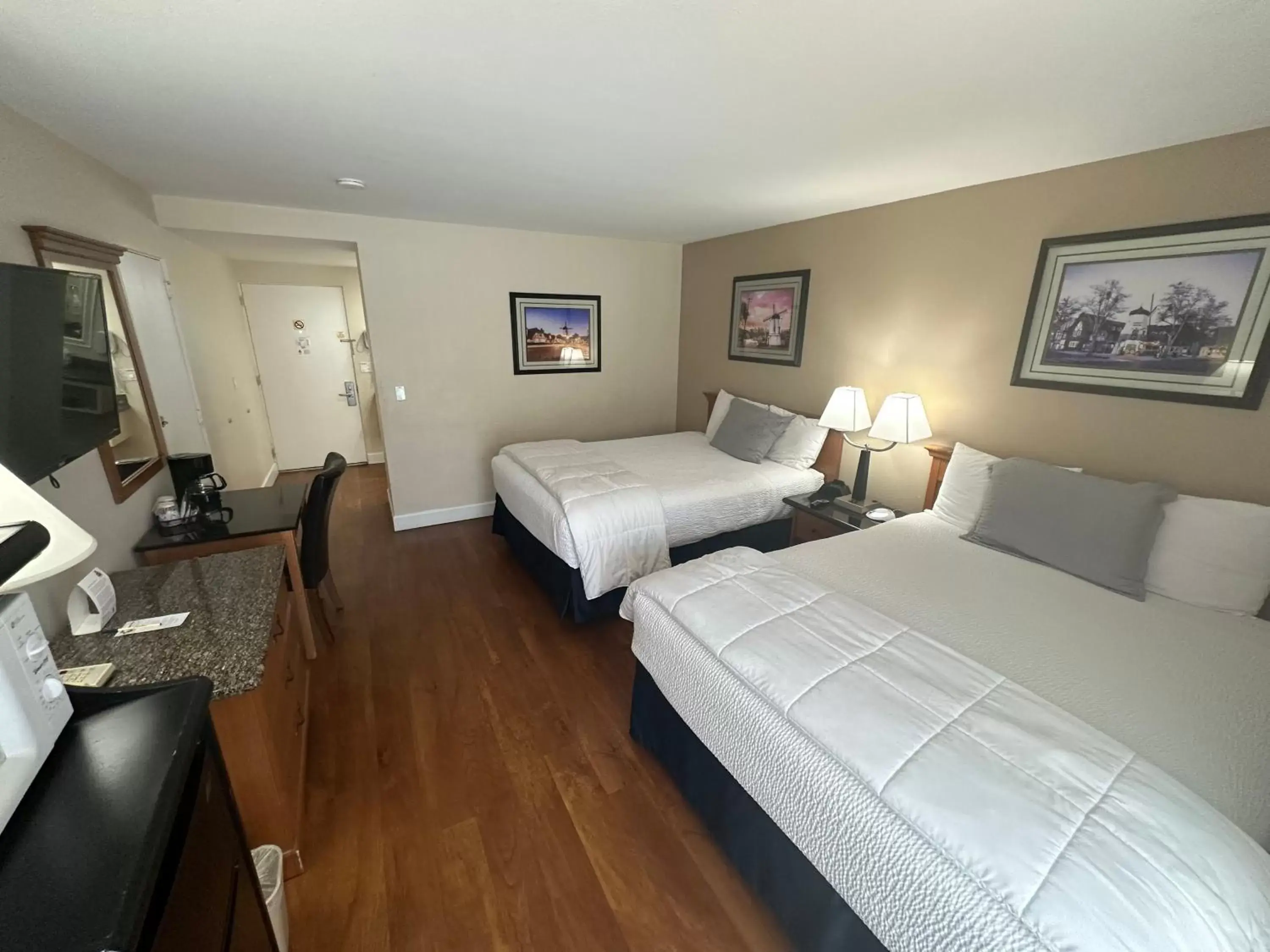 Bedroom in King Frederik Inn