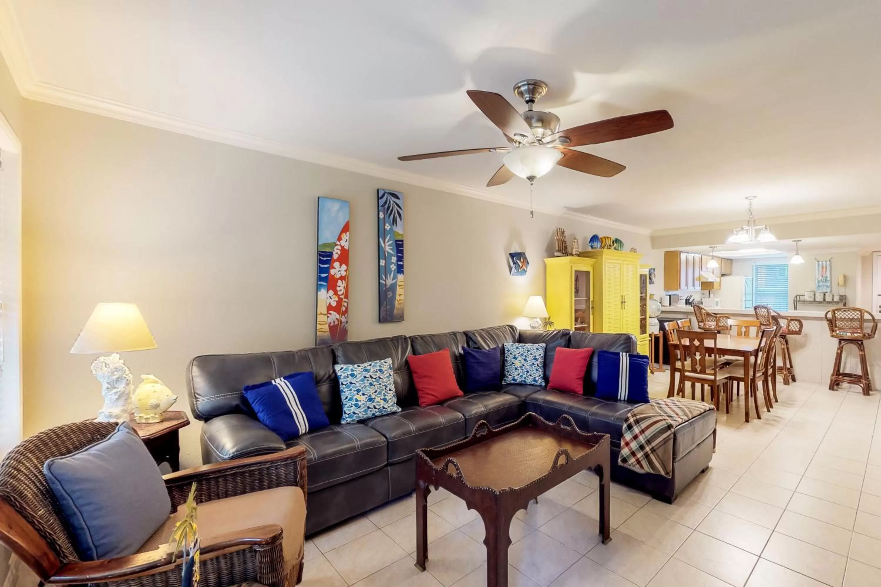 Seating Area in Beachview Condominiums: Wicker Wanderer (#109)