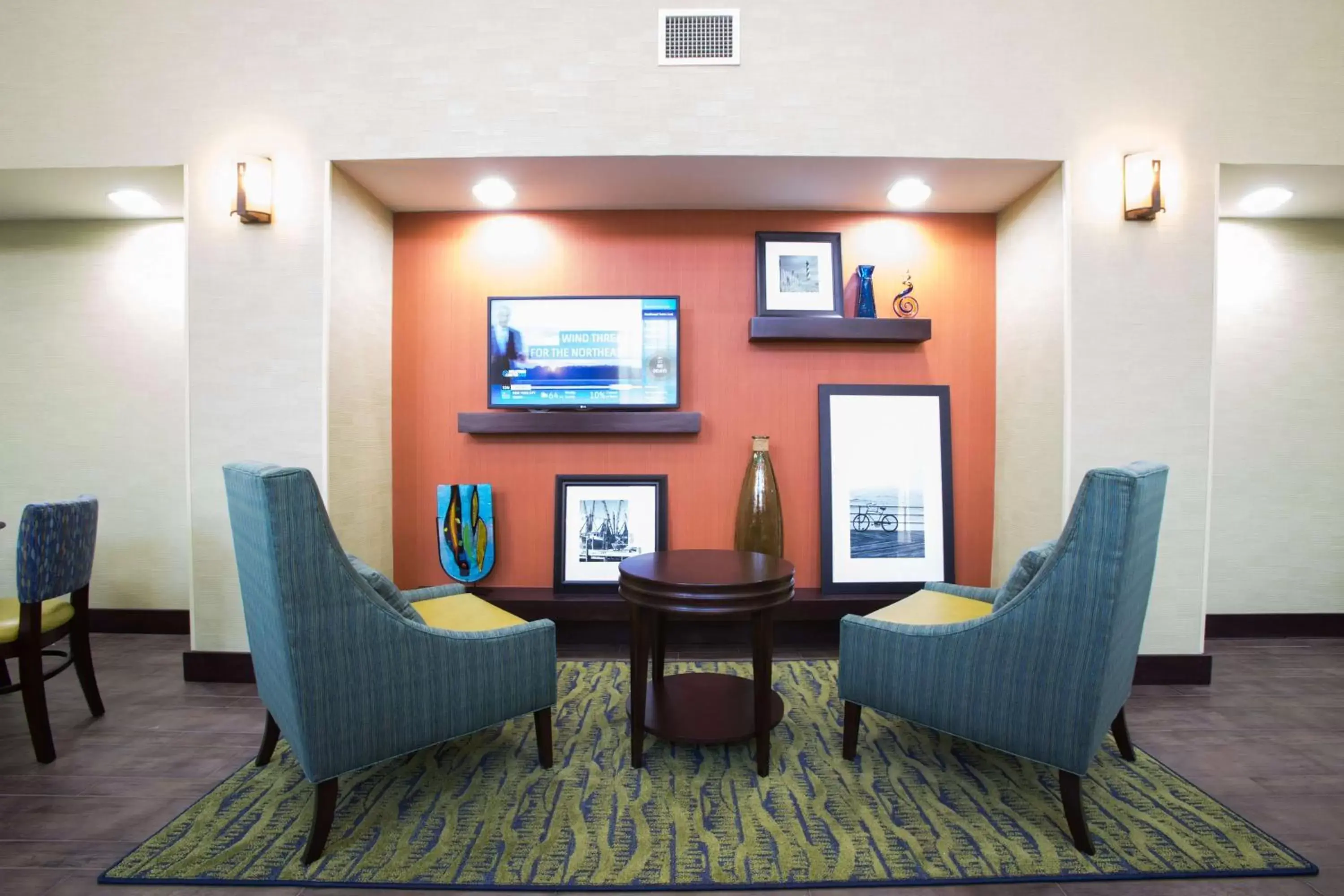 Lobby or reception, TV/Entertainment Center in Hampton Inn & Suites Savannah - I-95 South - Gateway