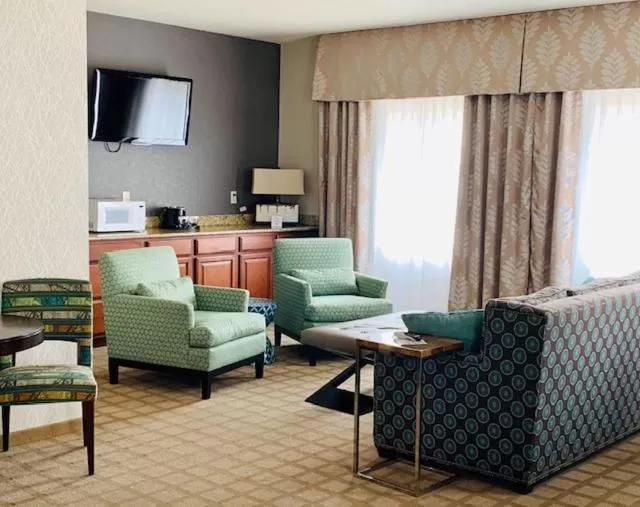 Wingate by Wyndham Elkins