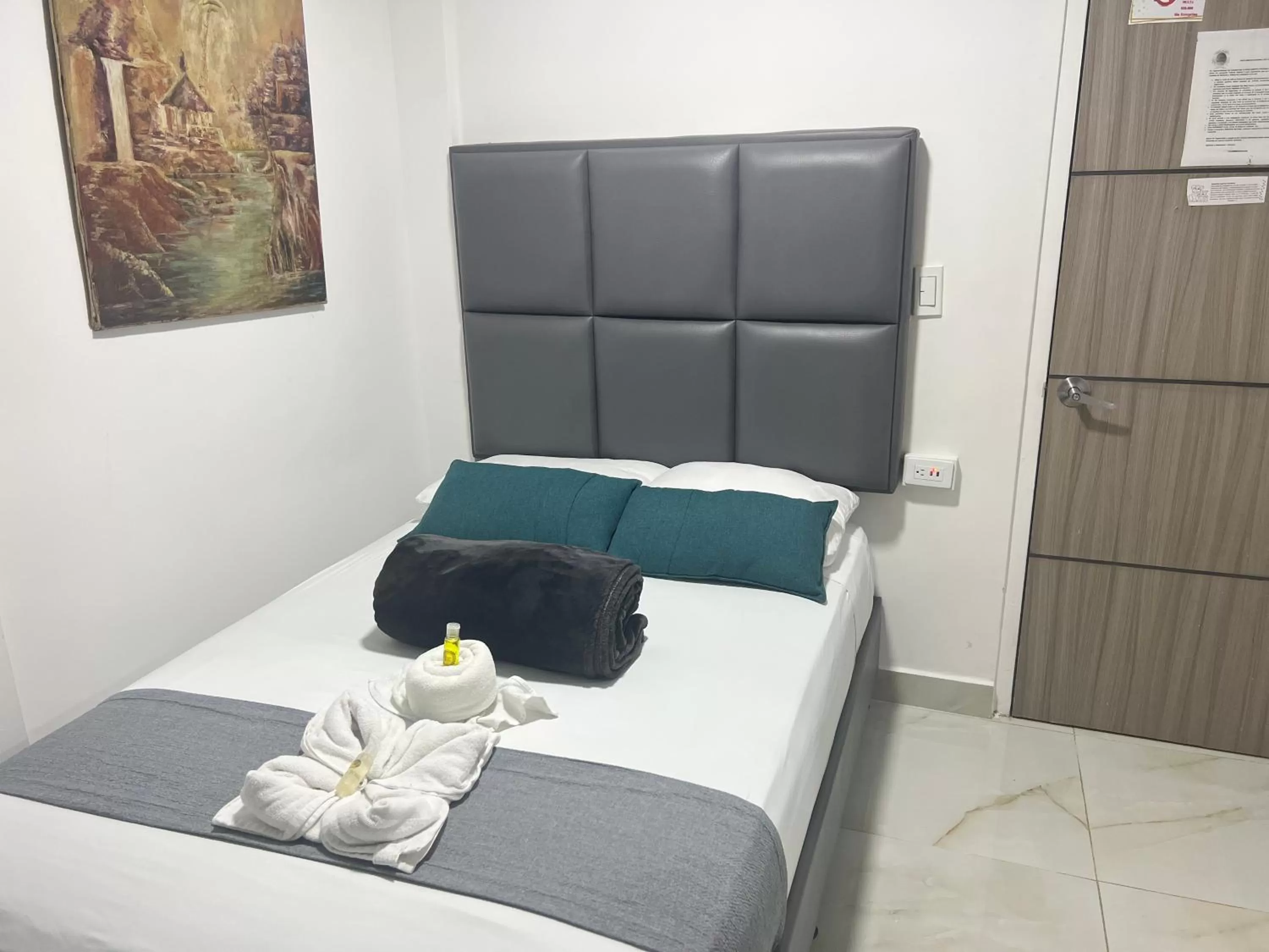 Photo of the whole room, Bed in La Forêt de Café Hotel