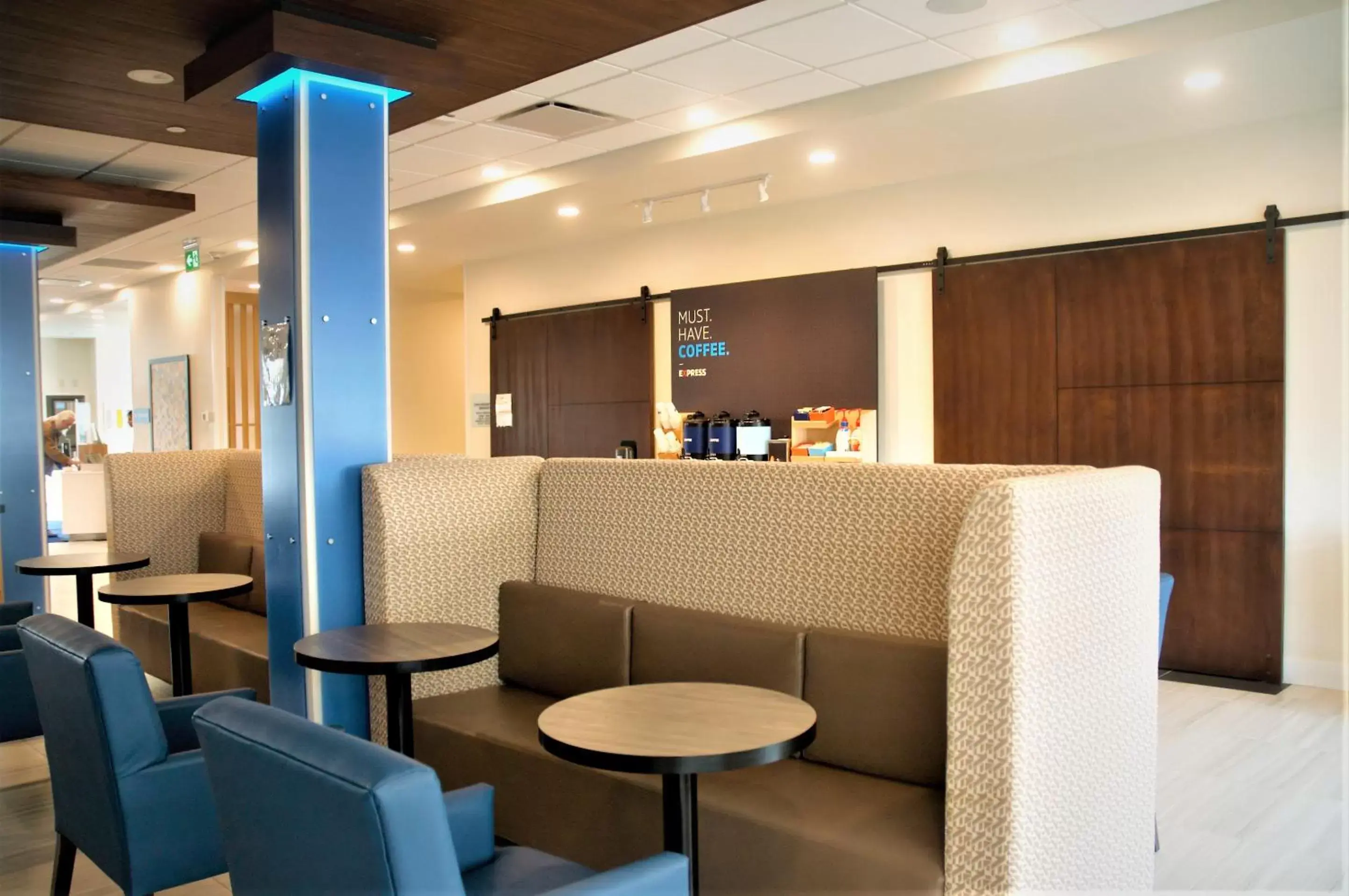 Lounge/Bar in Holiday Inn Express & Suites - Edmonton SW – Windermere, an IHG Hotel