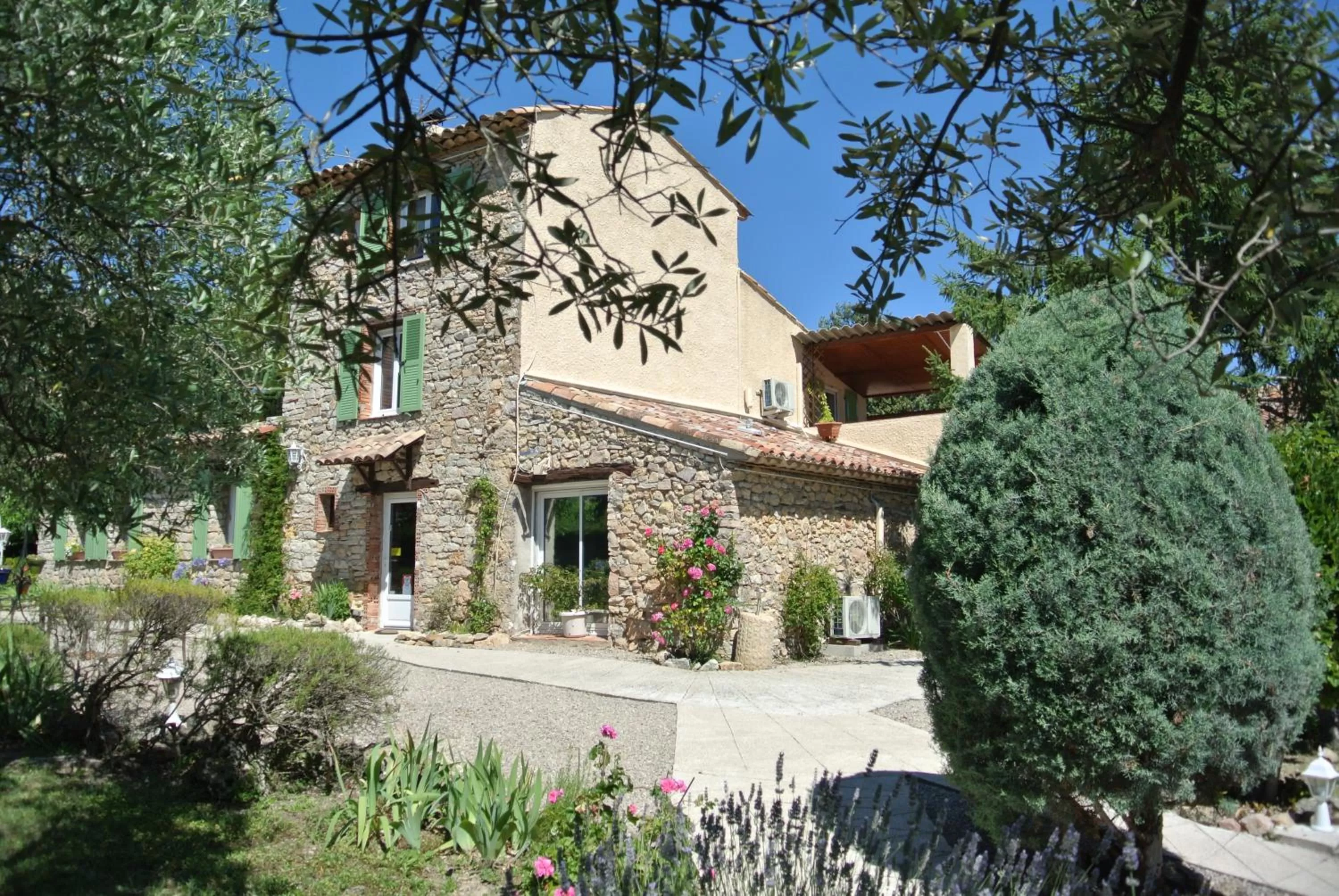 Property building in La Vieille Bastide