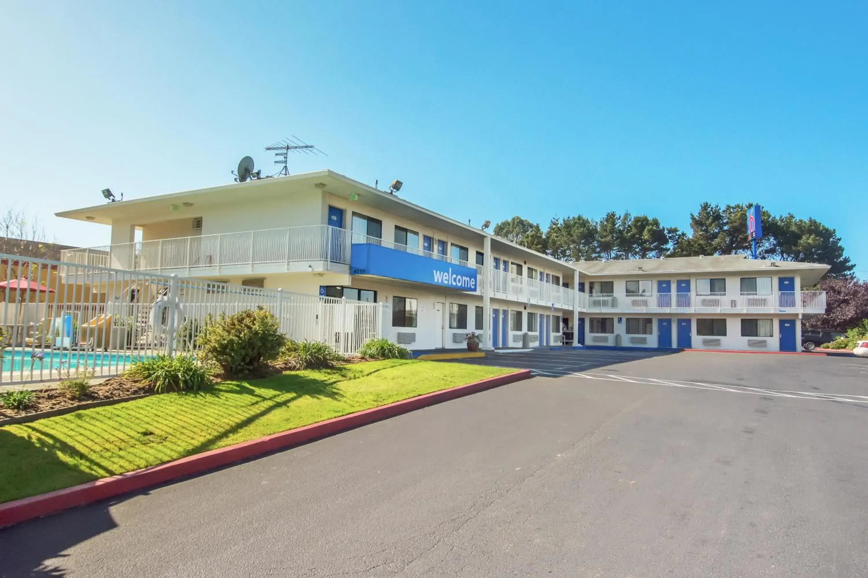 Facade/entrance, Property Building in Motel 6-Arcata, CA Cal Poly Humboldt