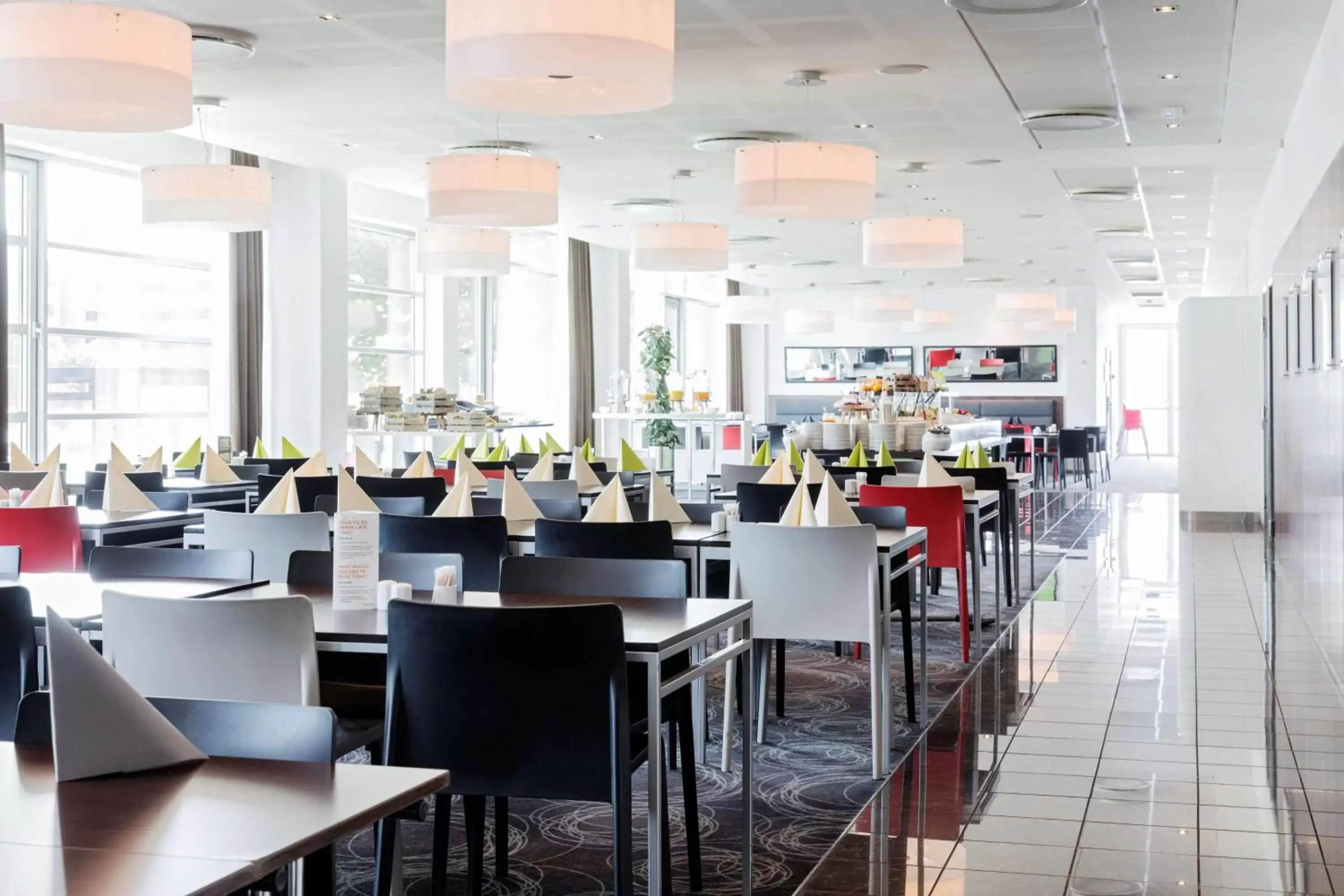 Restaurant/Places to Eat in Scandic Sluseholmen