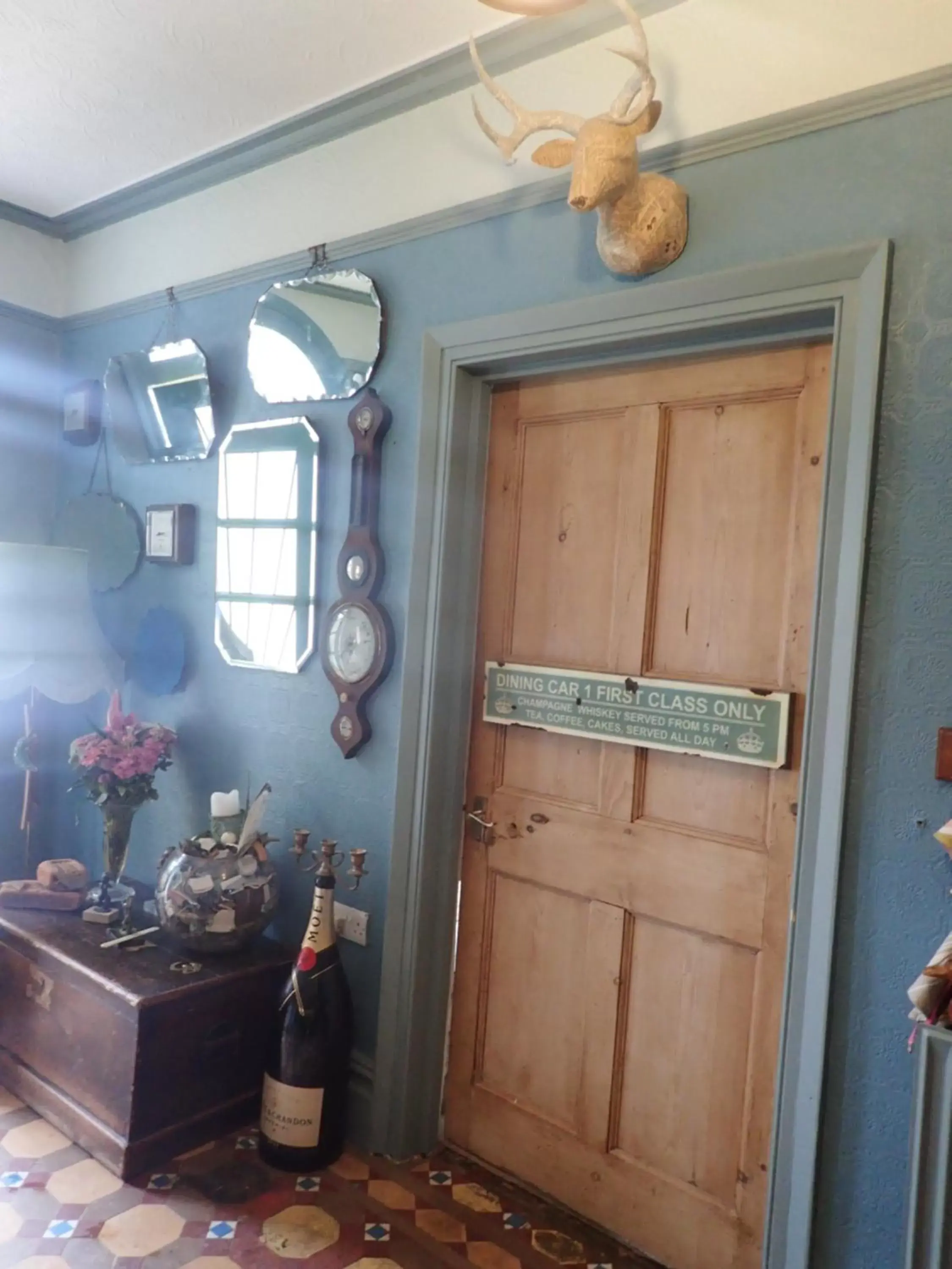 Lobby or reception, Bathroom in Newberry Beach lodge