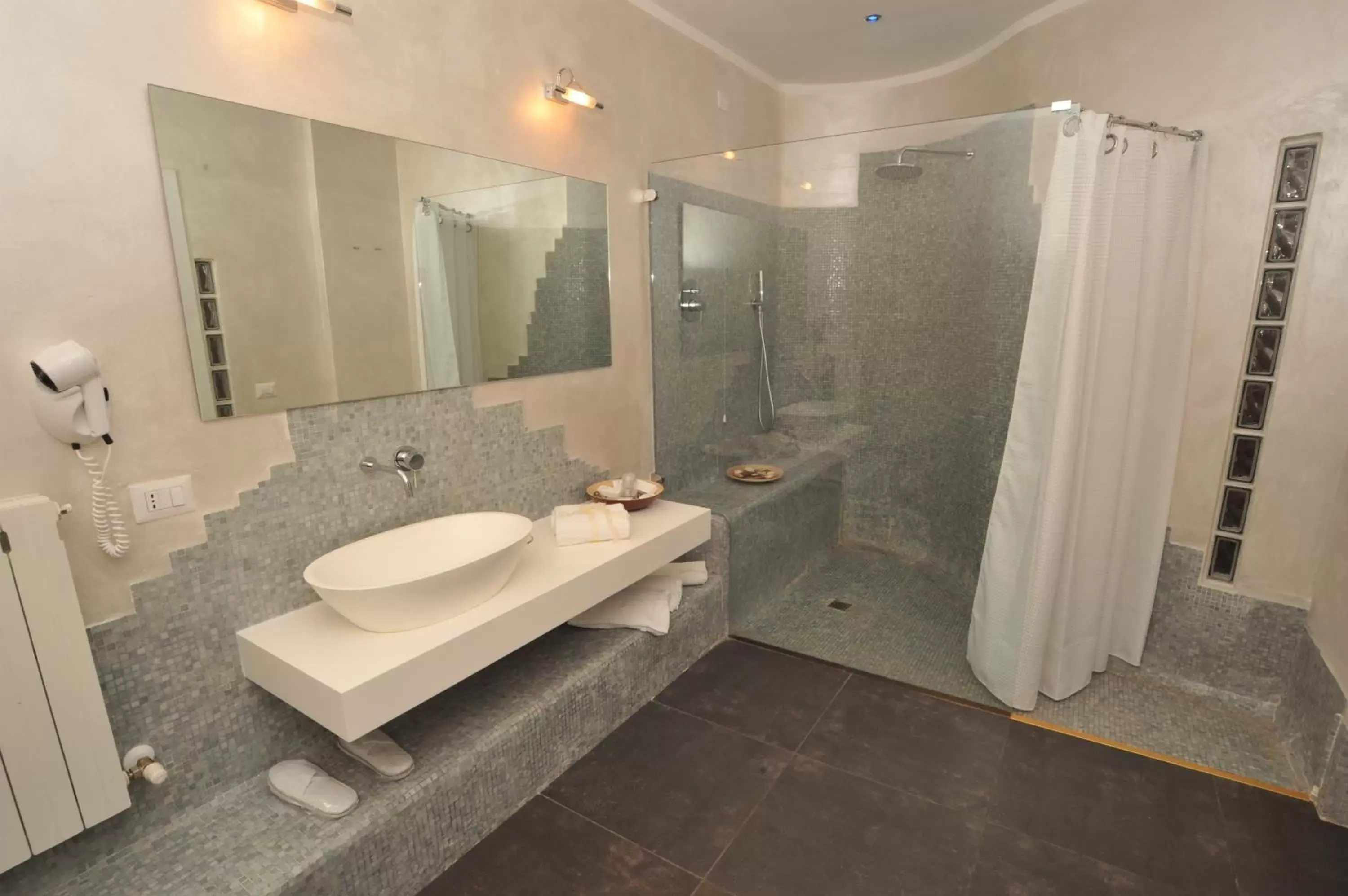 Bathroom in Hotel Astoria