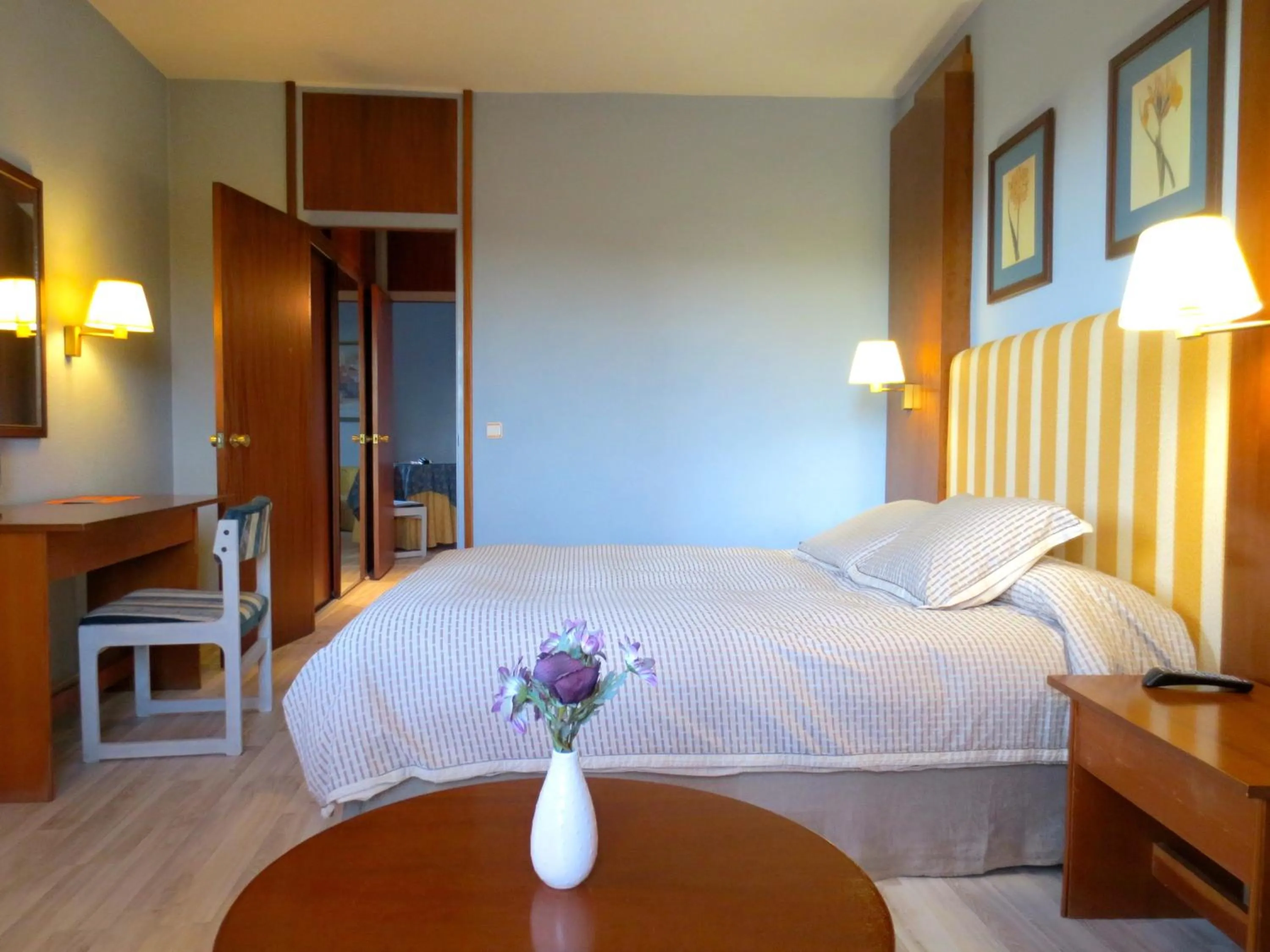 Photo of the whole room, Bed in Hotel Vejo