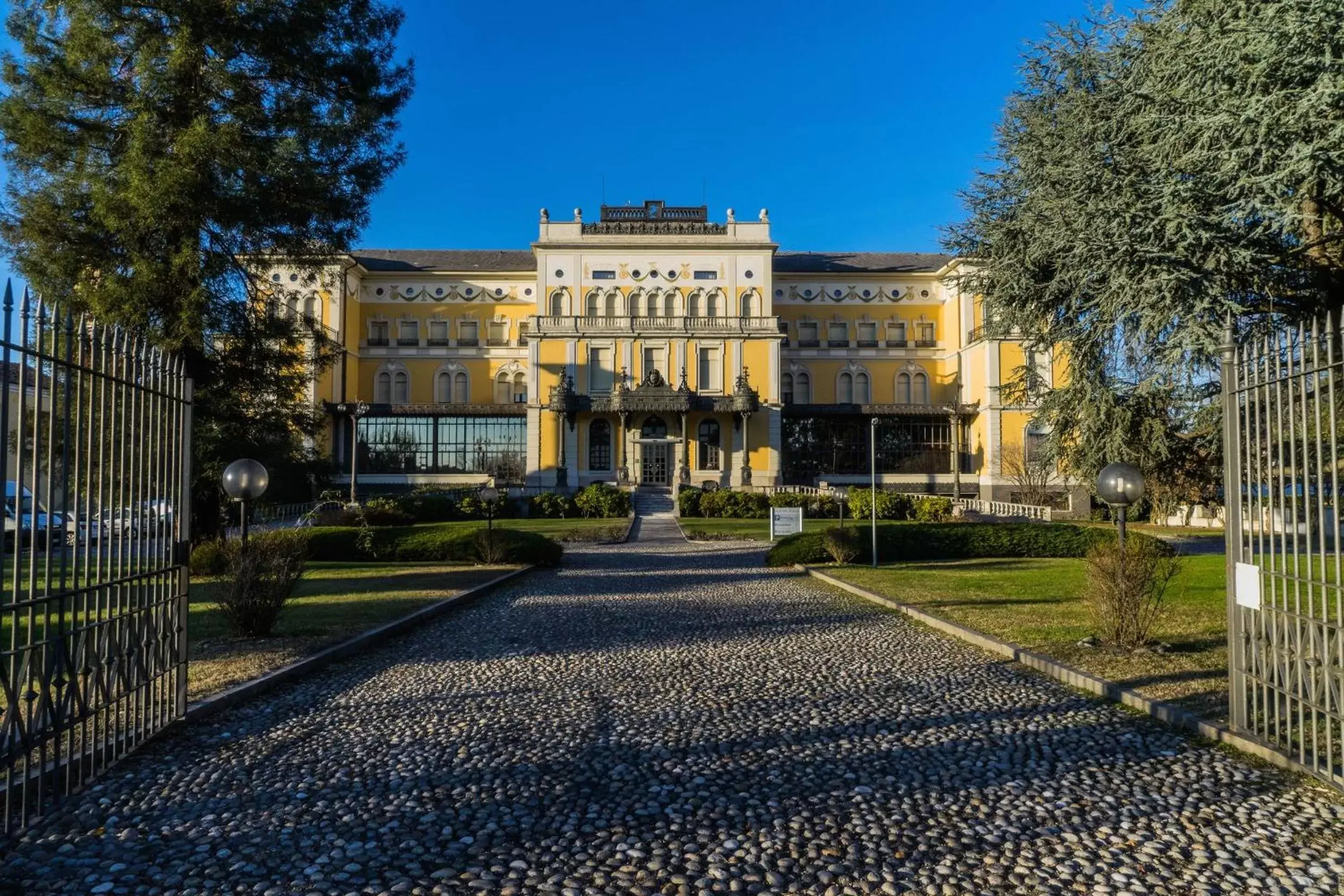 Street view, Property Building in Hotel Villa Malpensa
