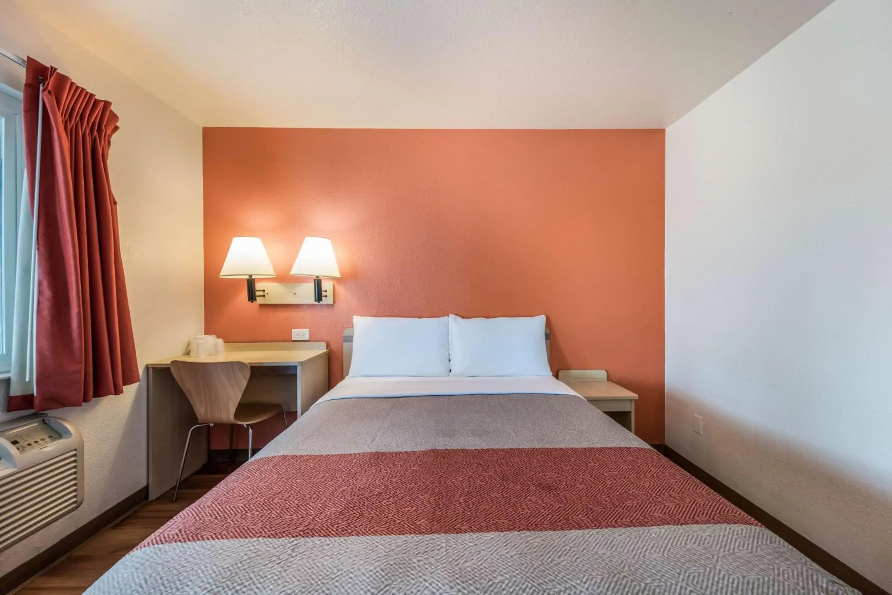 Bedroom, Bed in Motel 6-Rohnert Park, CA