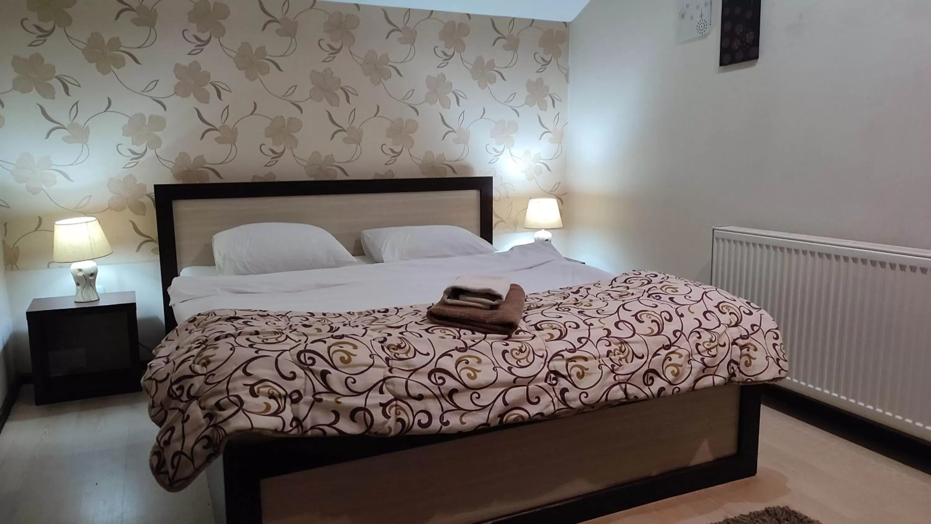 Large Double Room in LIRA EXCELLENT NIS Large Double Room in LIRA EXCELLENT NIS