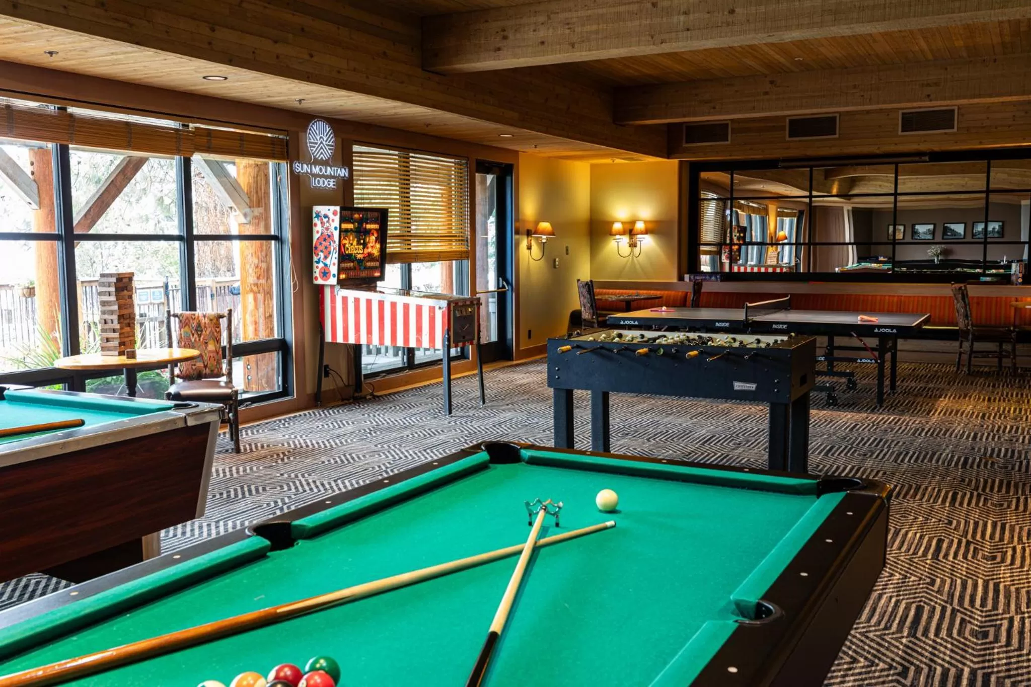 Billiard in Sun Mountain Lodge