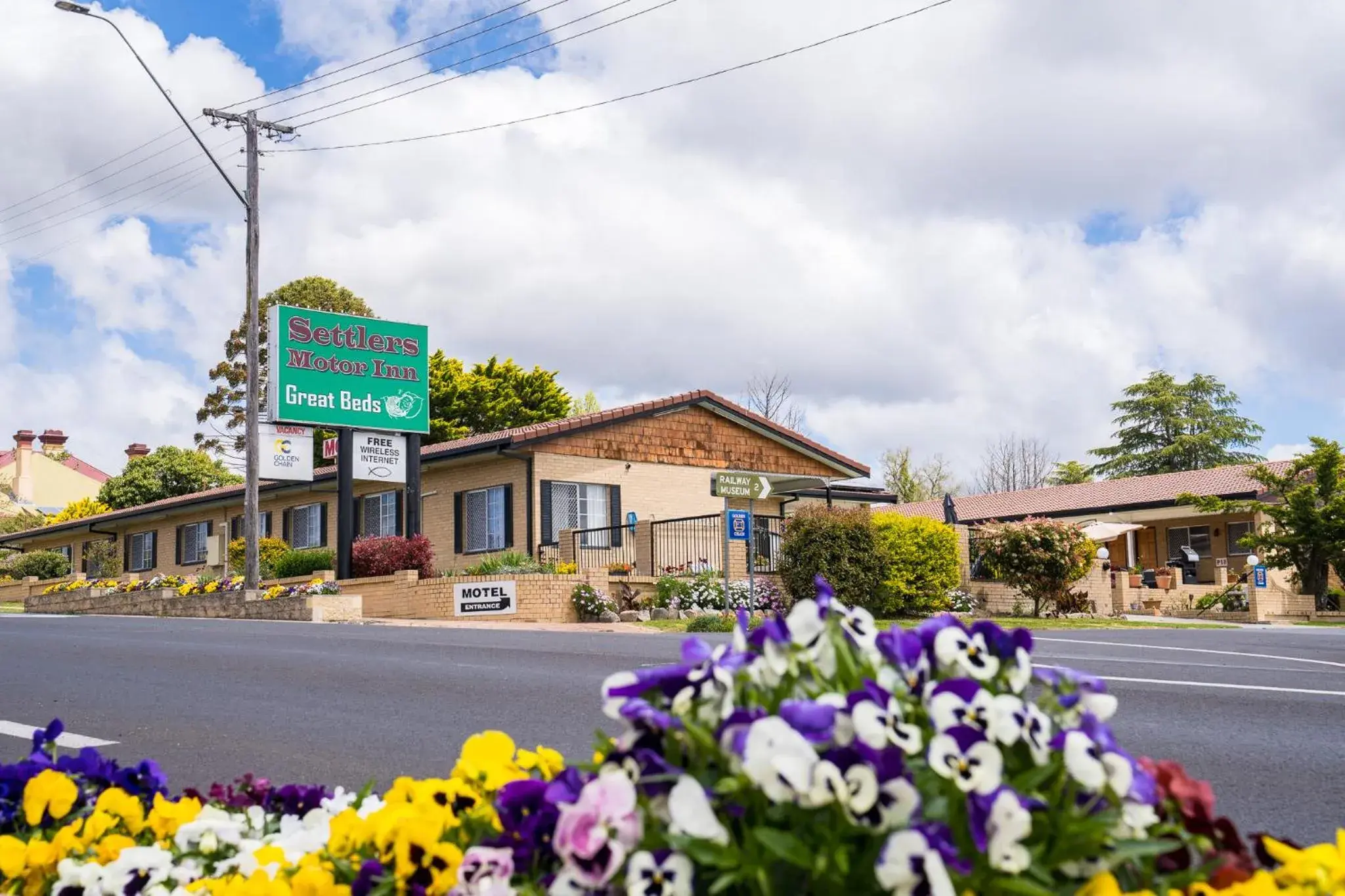 Property Building in Settlers Motor Inn