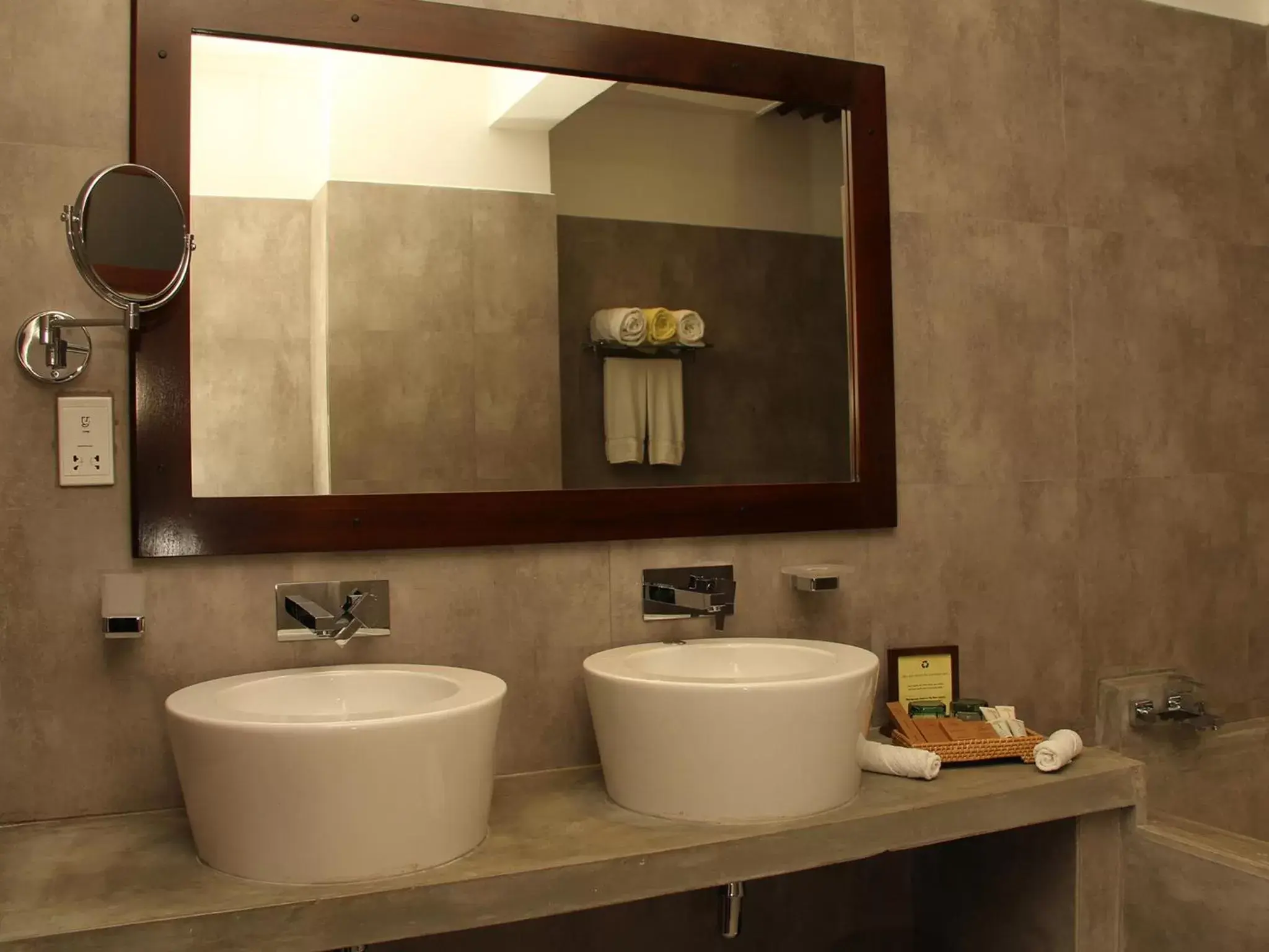 Bathroom in Colombo Court Hotel & Spa