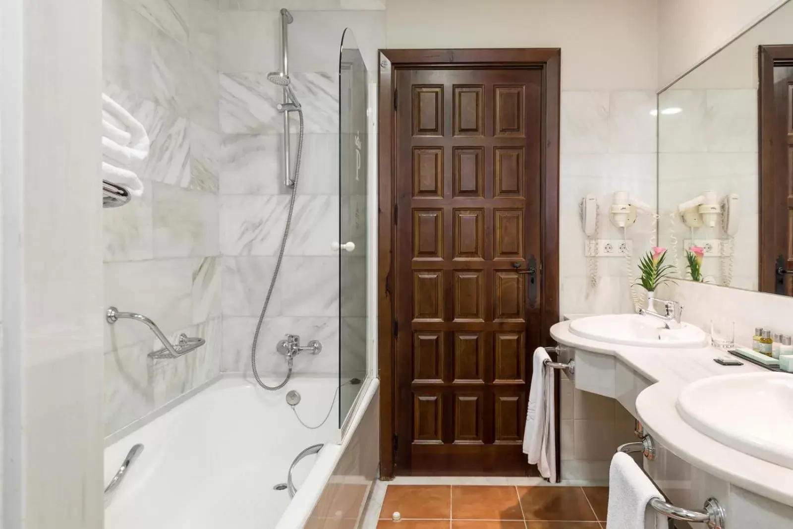 Bathroom in Parador de Tordesillas Bathroom in Parador de Tordesillas