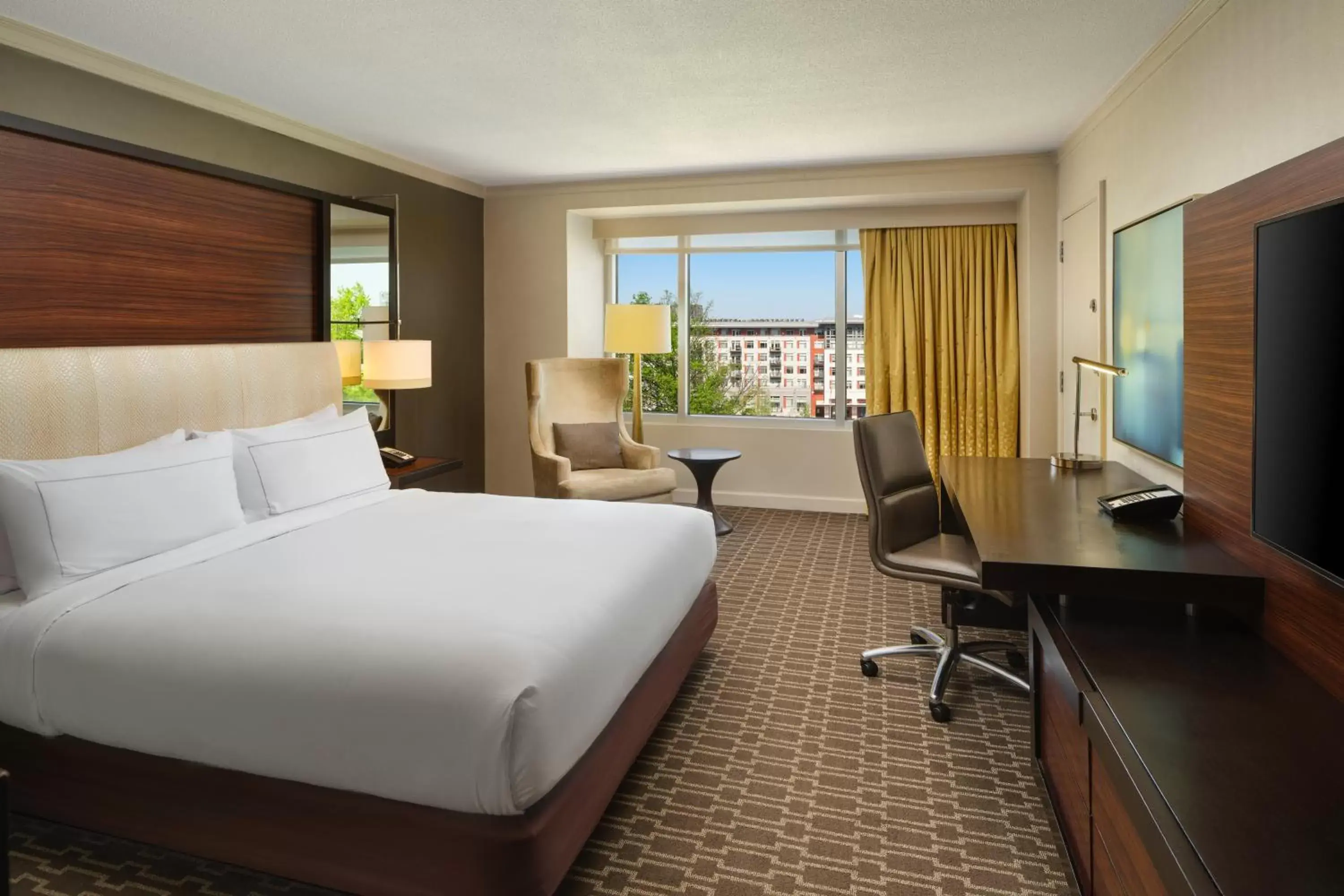 Premium King Room - Hearing Accessible/High Floor in Hilton McLean Tysons Corner