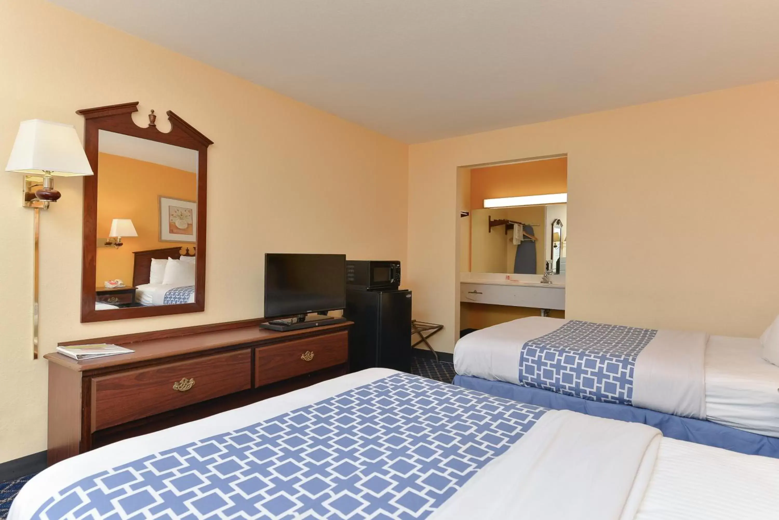 Standard Double Room with Two Double Beds - Smoking in Econo Lodge Battleboro - Rocky Mount I-95